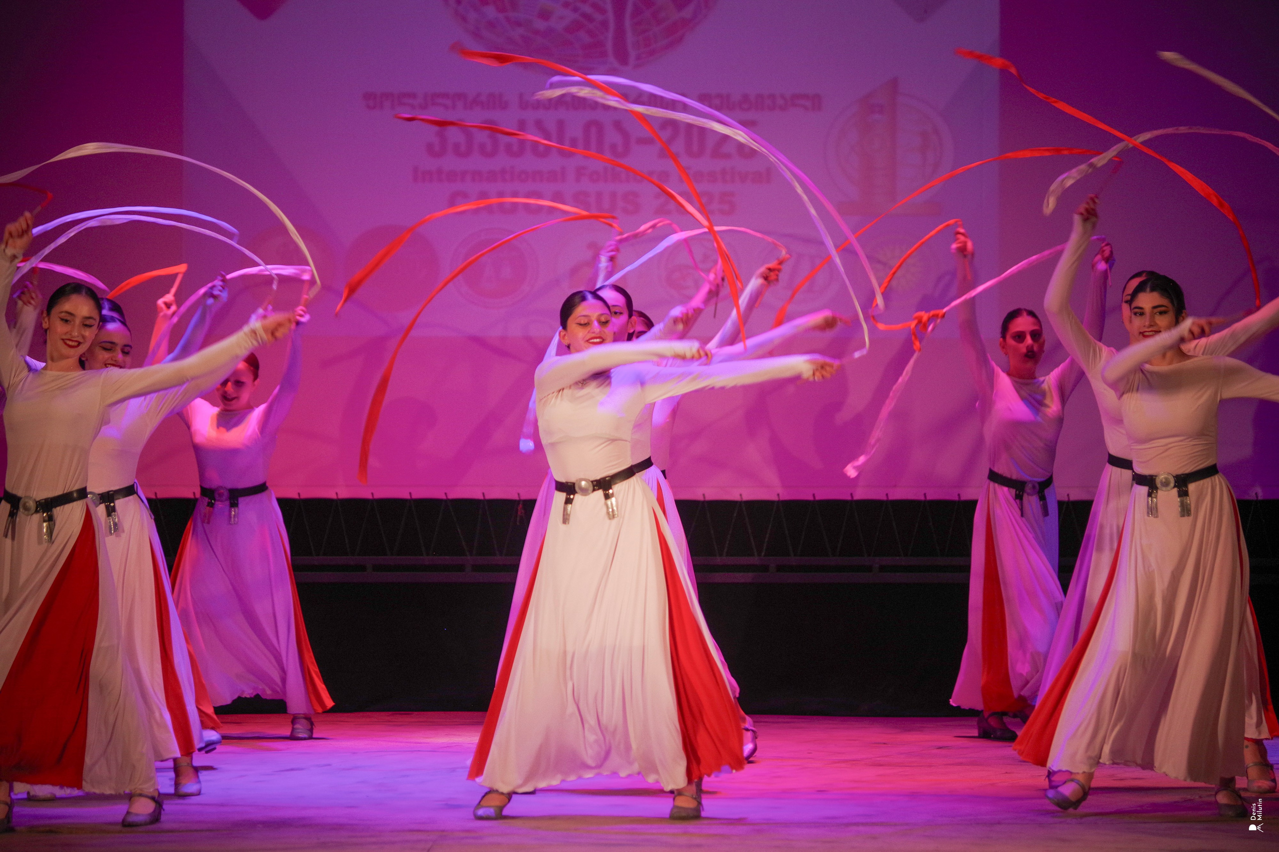 Танцы в прекрасном Они. Портретный фотограф Денис Милютин