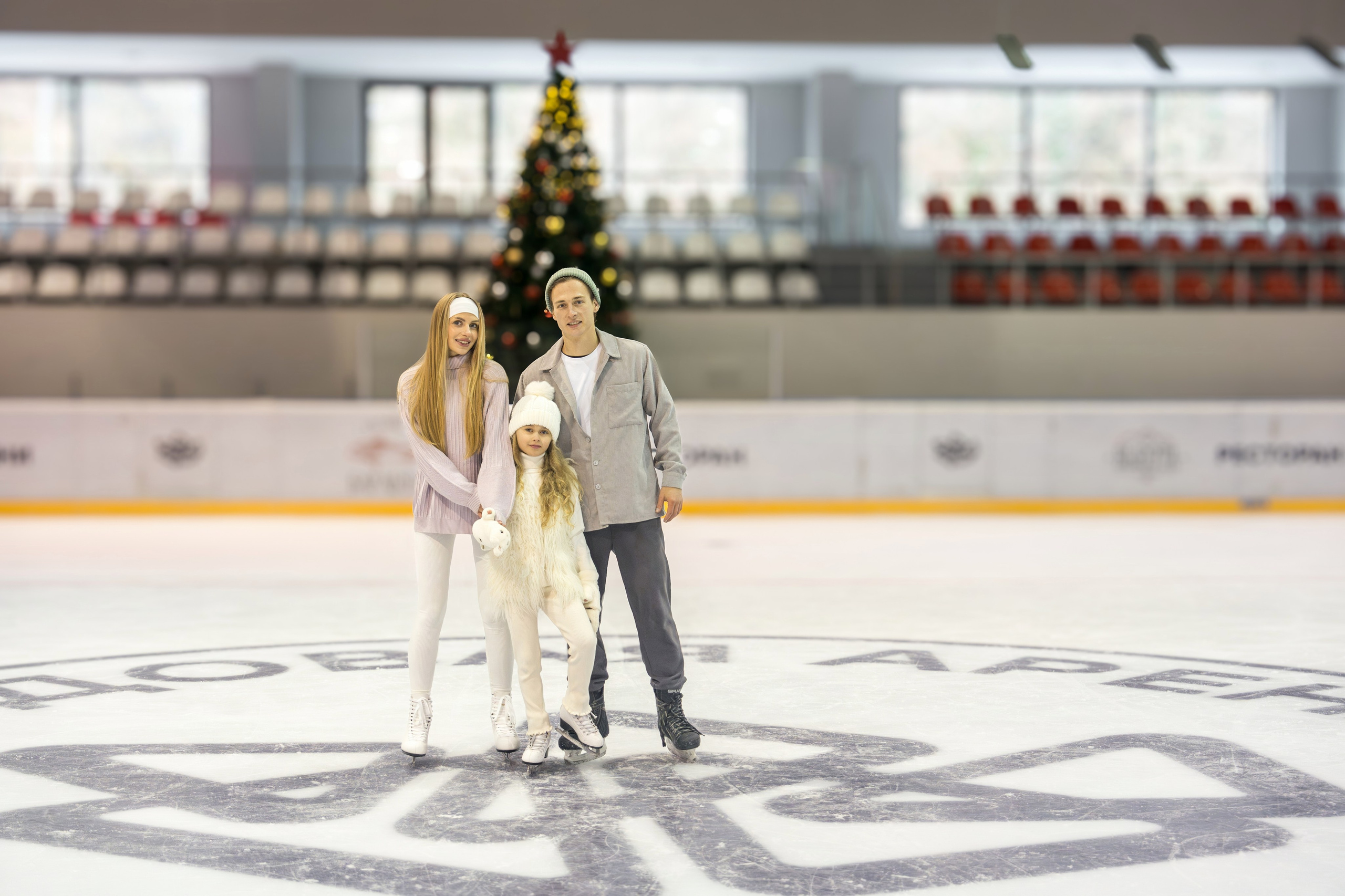 Контент съемка на катке для курорта Роза Хутор. Репортажный фотограф в Красной Поляне и Сочи Павлюченко Екатерина
