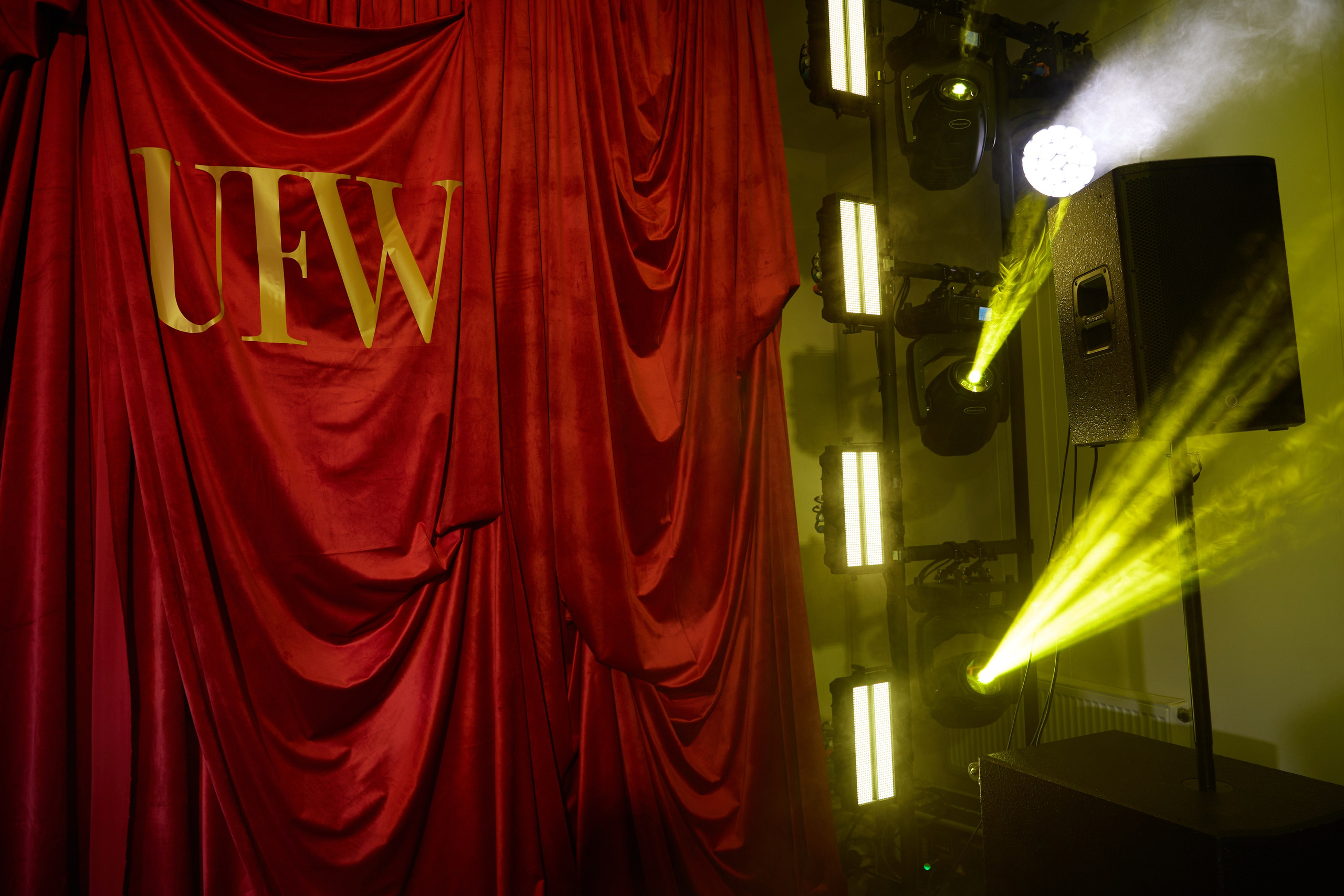 13 сезон недели моды в Ульяновске 8 — 9 ноября Тема: «Мода как спектакль». Свадебный и семейный фотограф в Ульяновске Орешина Елена