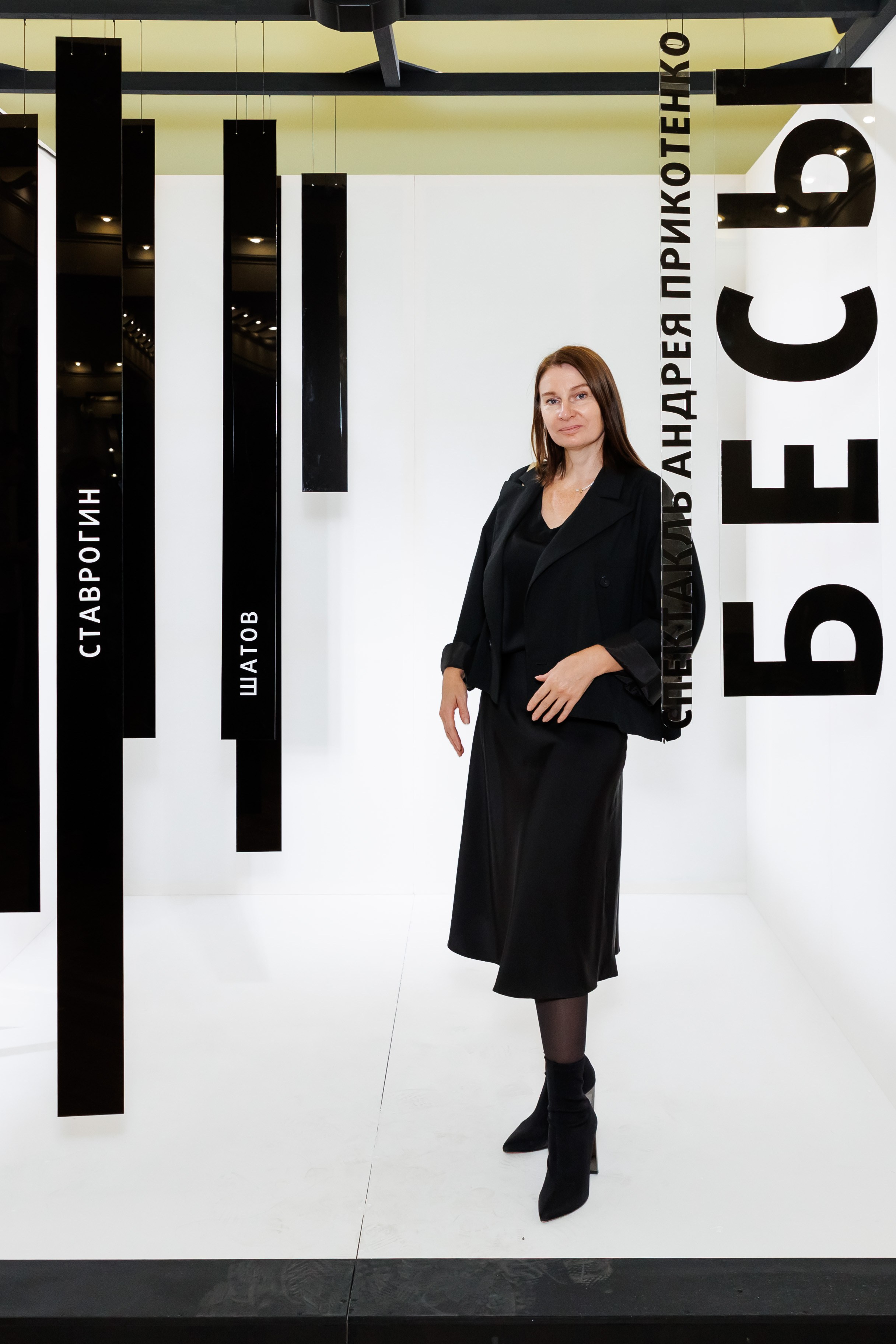 Красный факел — фотозона перед премьерой спектакля. Фотограф Новосибирск — Наталья Гресь