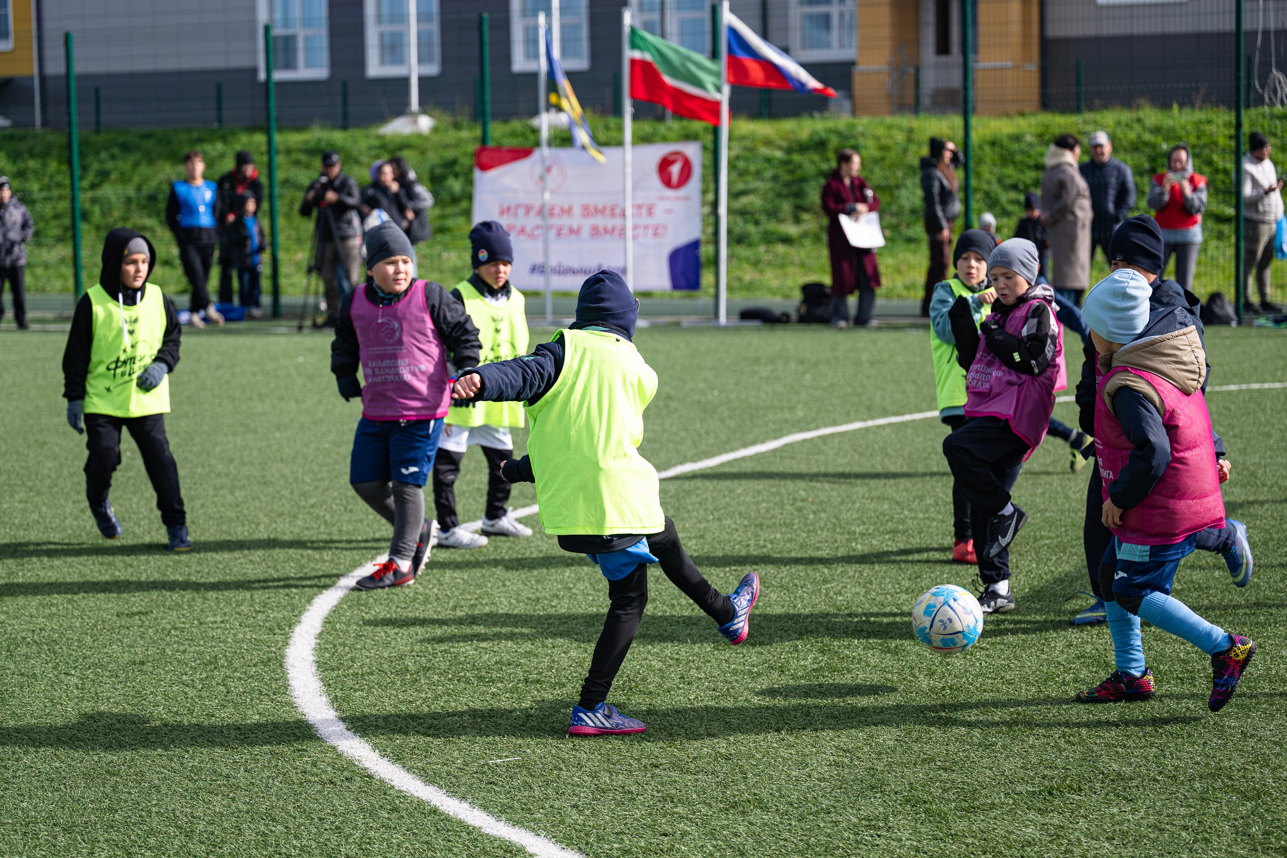 Детский футбол. Республика Татарстан, Высокогорский район, с. Высокая Гора. Свадебный фотограф в Казани, и Зеленодольске Радик Мухаметов