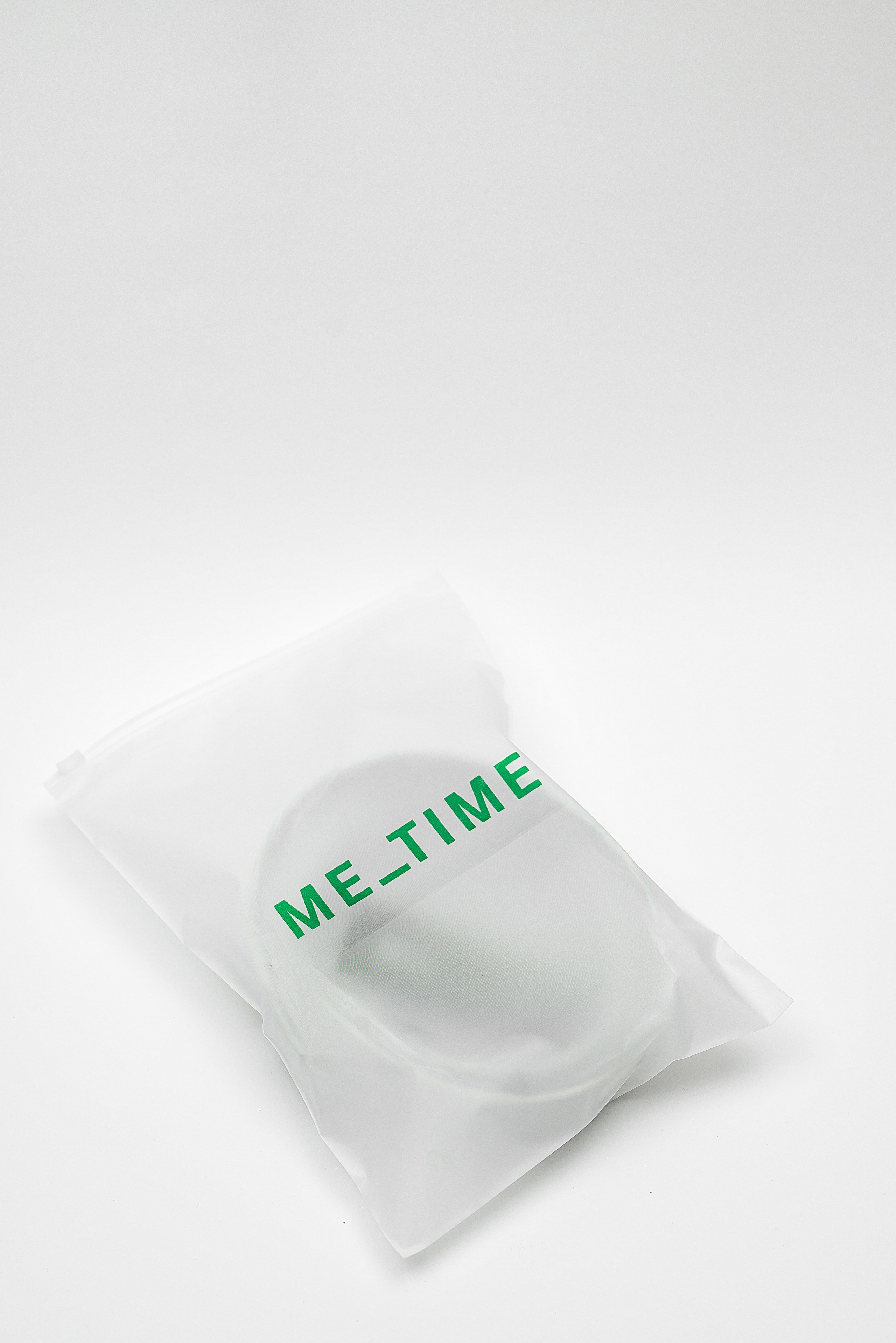 Аксессуары на белом фоне