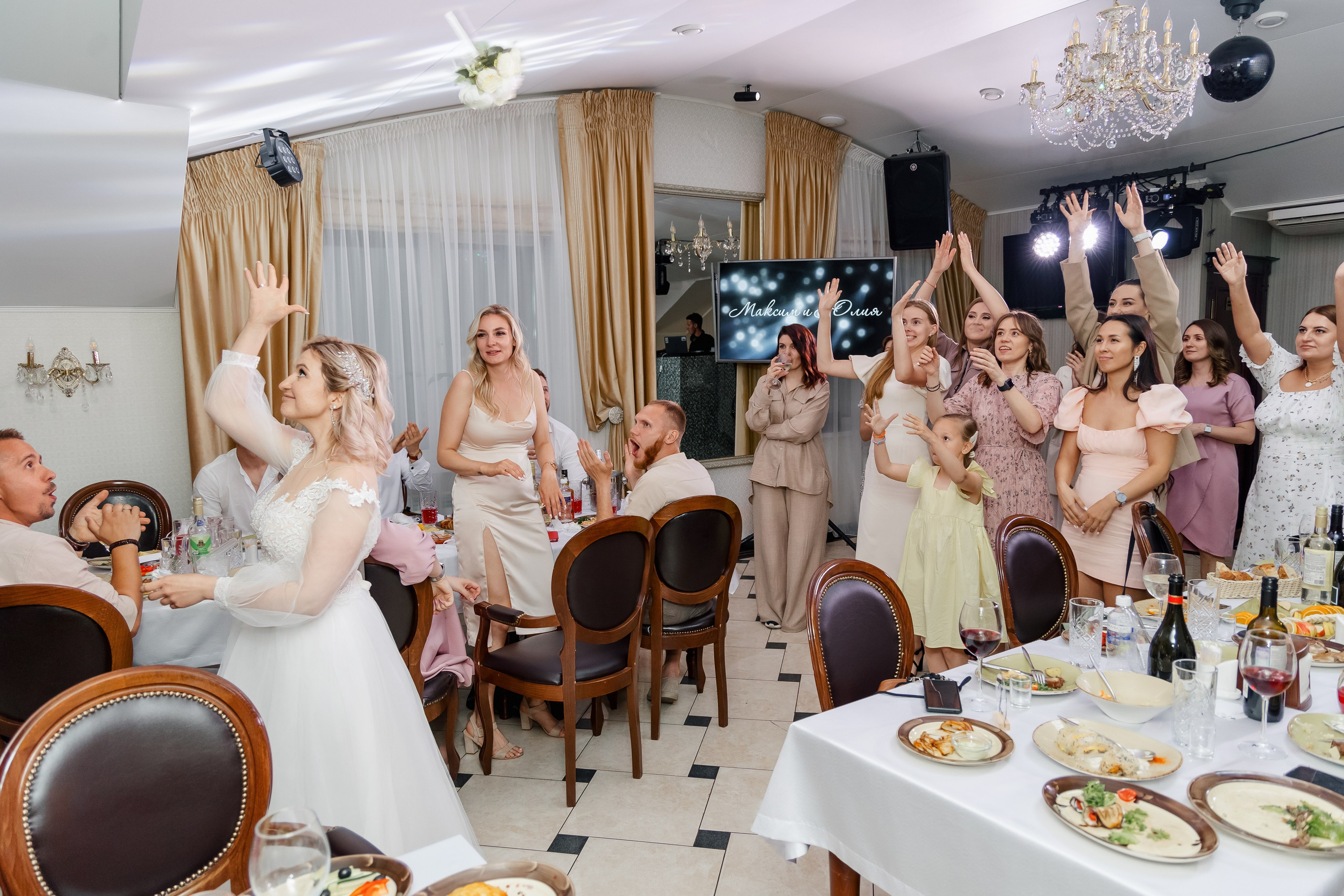 Максим и Юля. Дом офицеров. Свадебный фотограф в Хабаровске