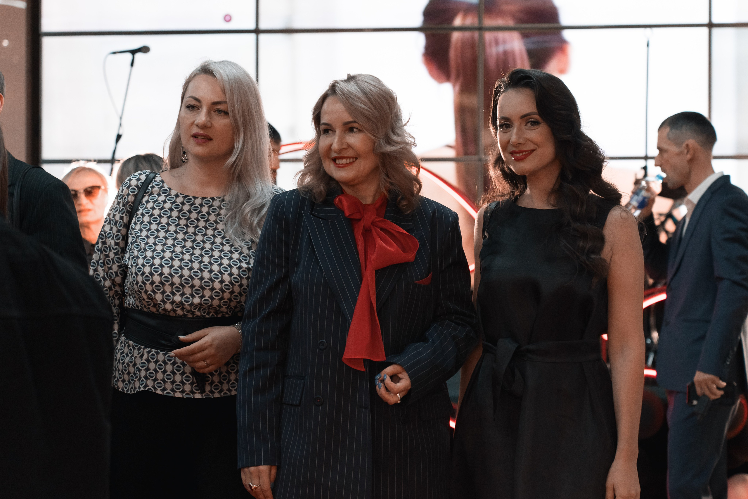 Веб-сериал «МЫ». Для тех, кто не ждёт удачи, а создаёт её. Каждая фотосессия — это твой момент, твой стиль, твой успех. 📸