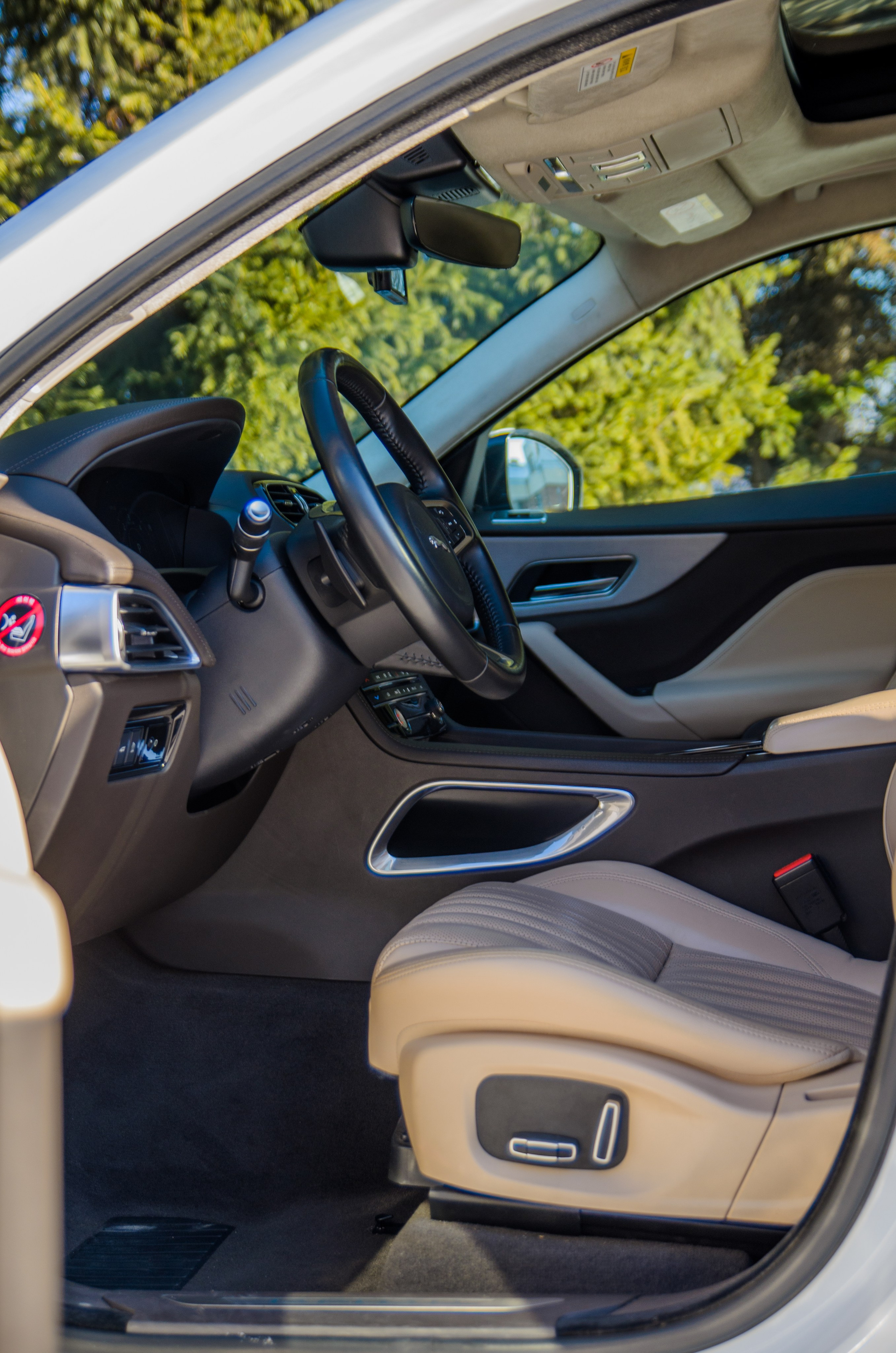 Фото для продажи авто Jaguar F-Pace 23'. Фотограф, видеограф и пилот дрона на Байкале