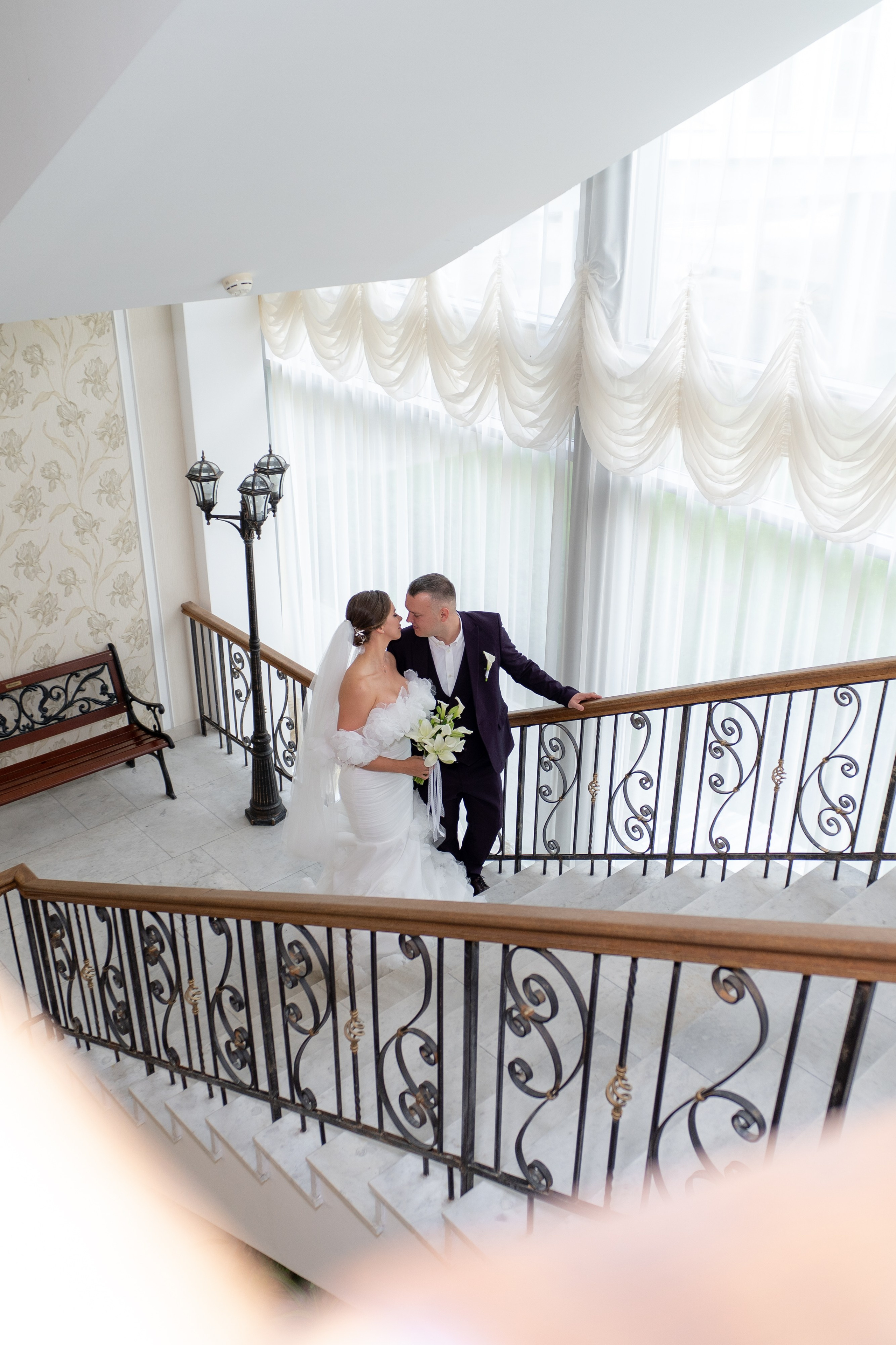 Свадебные фотосессии во дворцах и ЗАГСах Санкт- Петербурга. Свадебный фотограф Александр Невский в Санкт-Петербурге