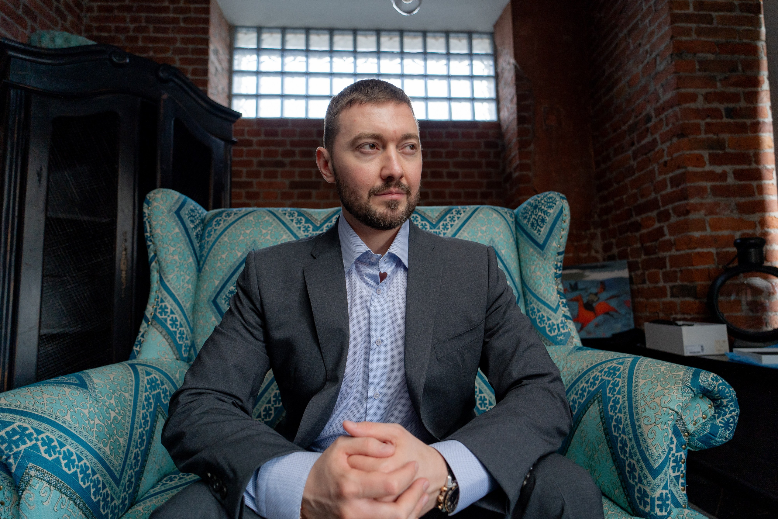 Мужской портрет мужской фотограф имиджевая сьемка мужчин в санкт-петербурге стильное фото мужчины в фотостудии Веретено зал Лофт