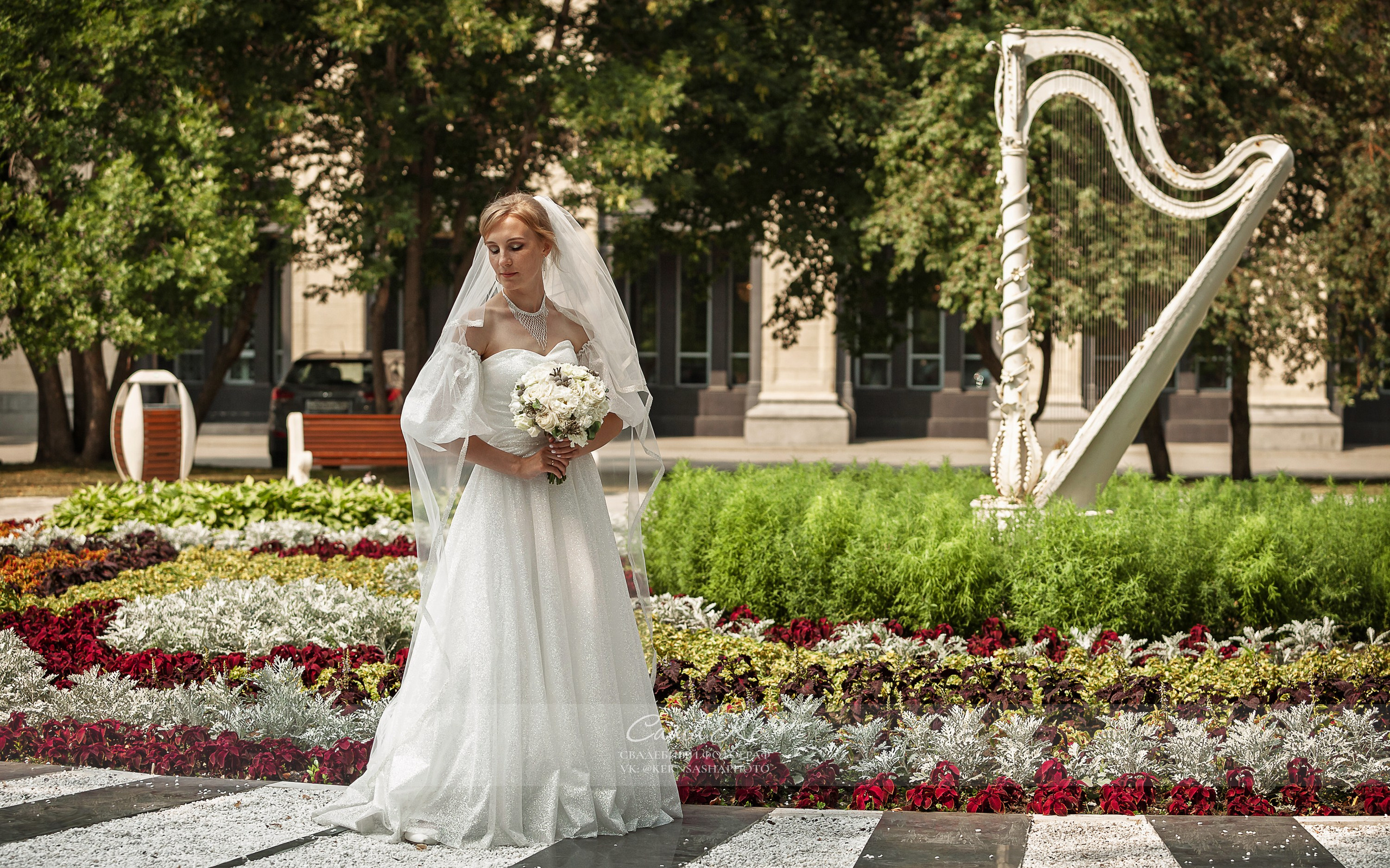 Волшебная фотосессия А&О около Оперного театра. Свадебный, семейный и event фотограф в Новосибирске и Новосибирской области Саша Кё