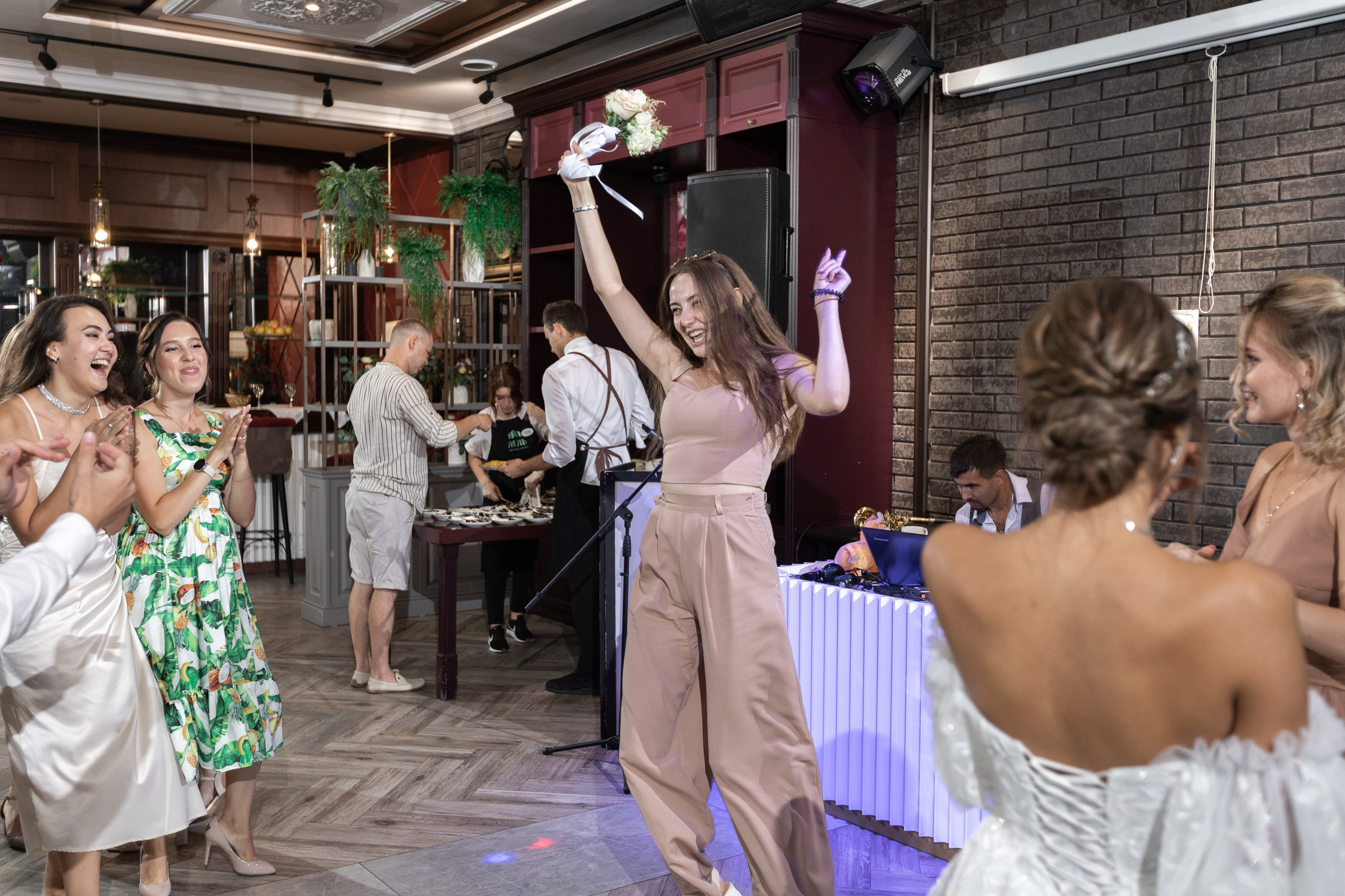 Свадебный фотограф Уфа — Руслан ГабдлисламовЖивые эмоции, красивые кадры, воспоминания на всю жизнь.Работаю по всей Республике Башкортоста. Свадебный фотограф Уфа Руслан Габдлисламов