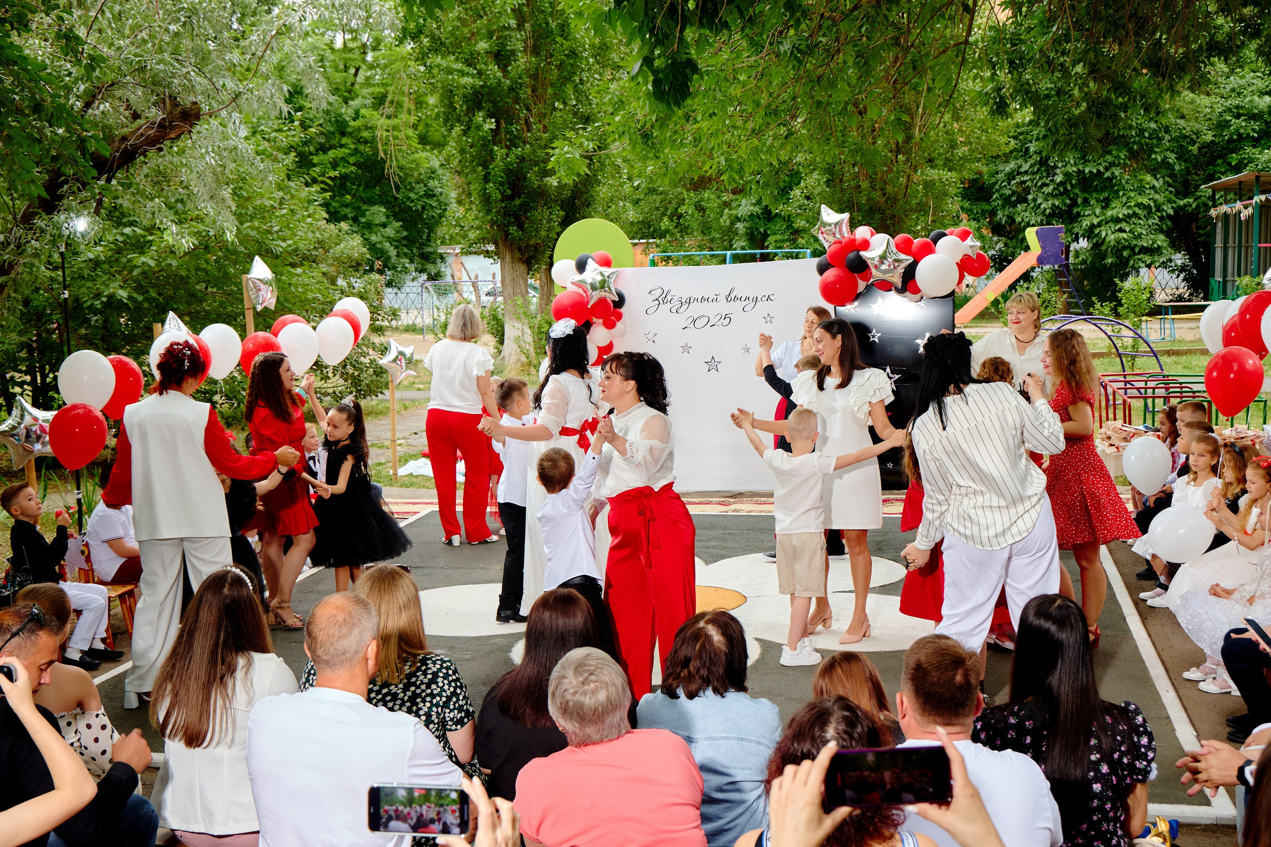 Выпускной 45 сад. Фотограф Выпускные альбомы Таганрог Сергей Коробченко