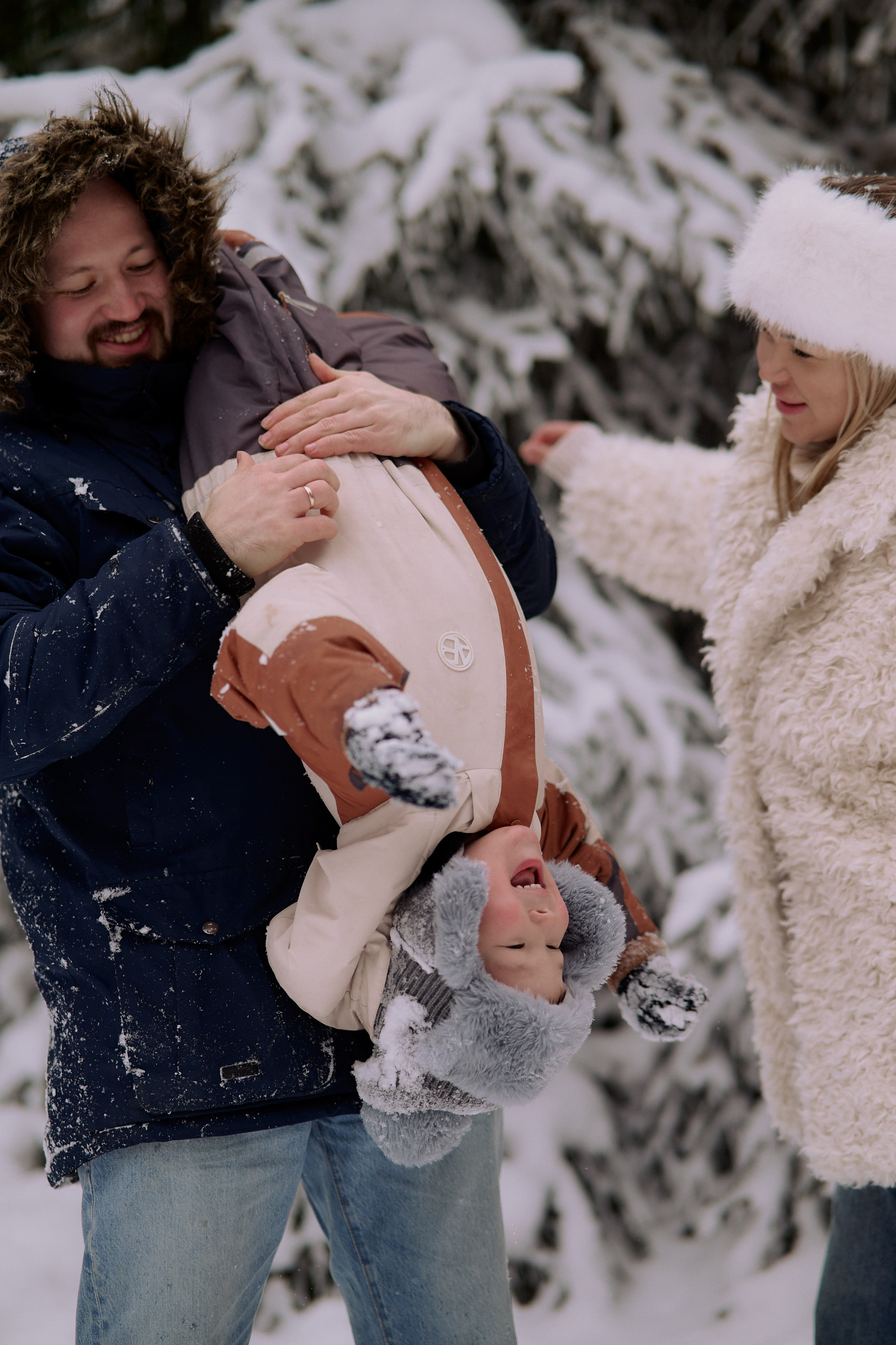 Паша, Света и Марк на зимней прогулке. Семейный и свадебный lifestyle-фотограф в Москве Мария Петрова