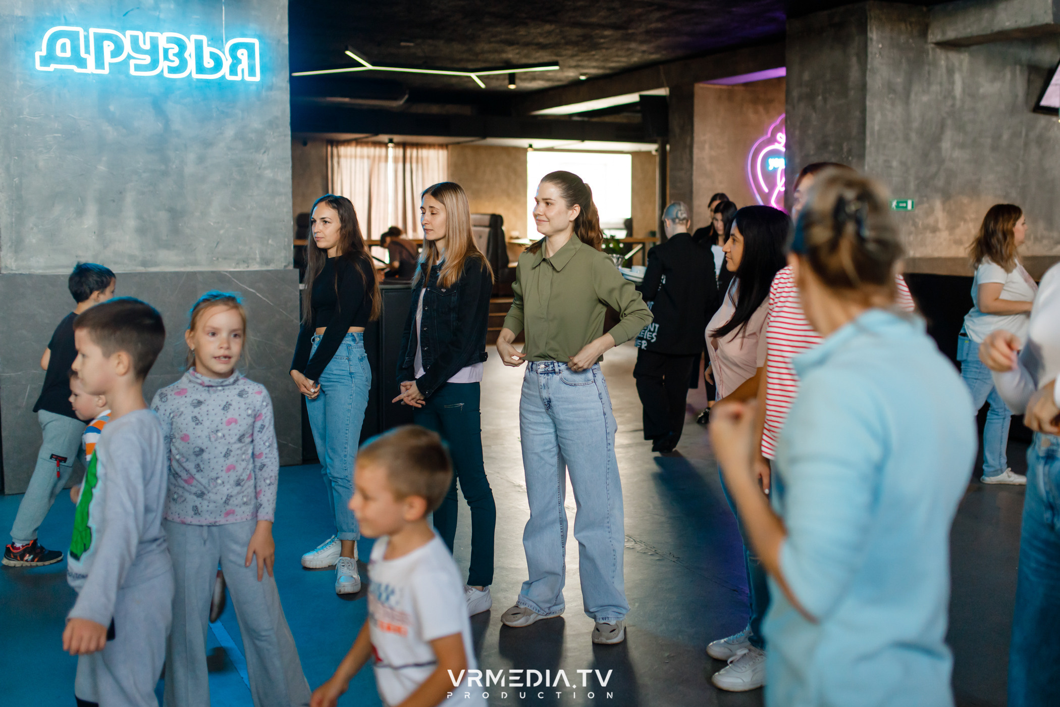 Baby time в баре «Друзья»