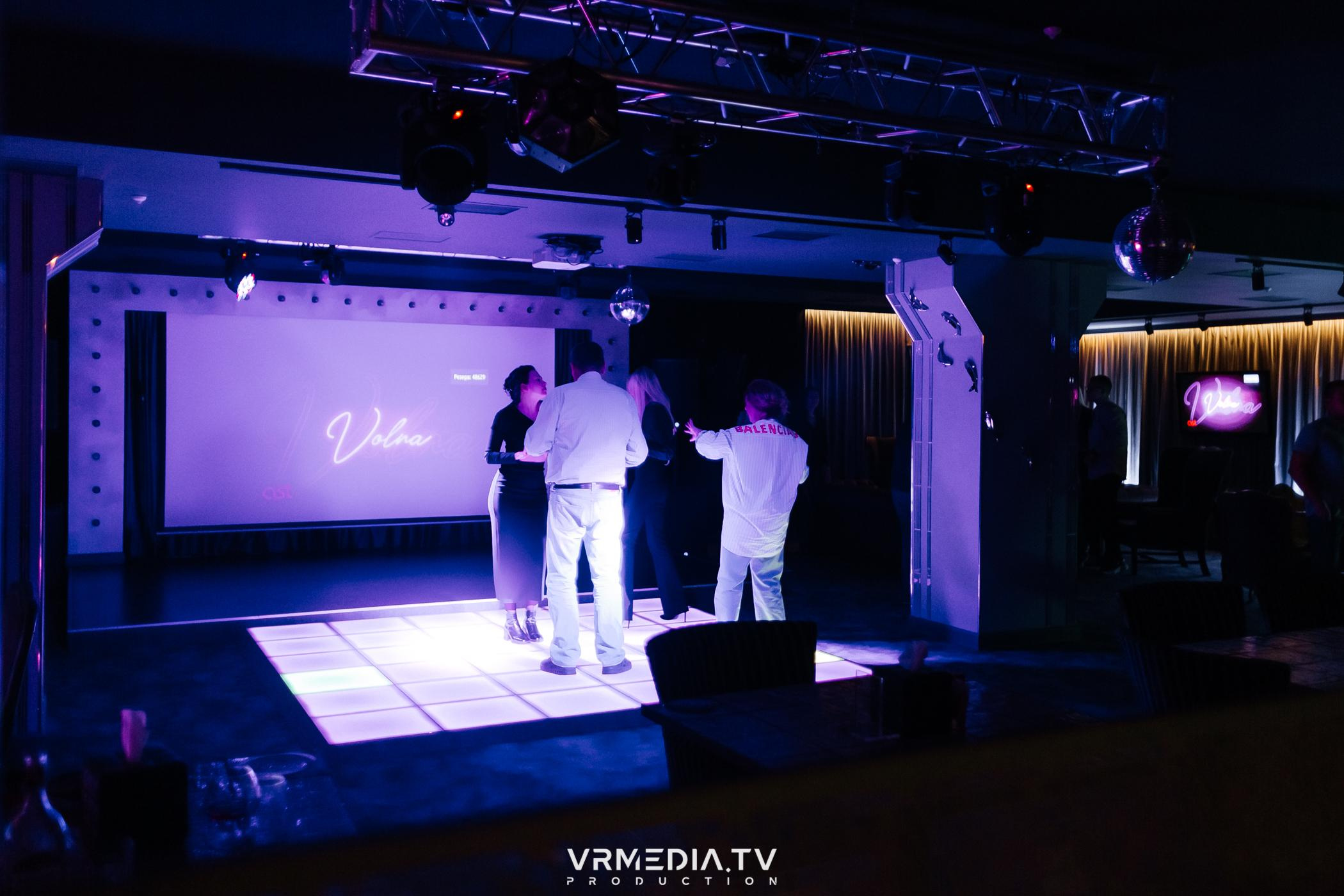 «Gentlemen show» в караоке-баре «Volna»