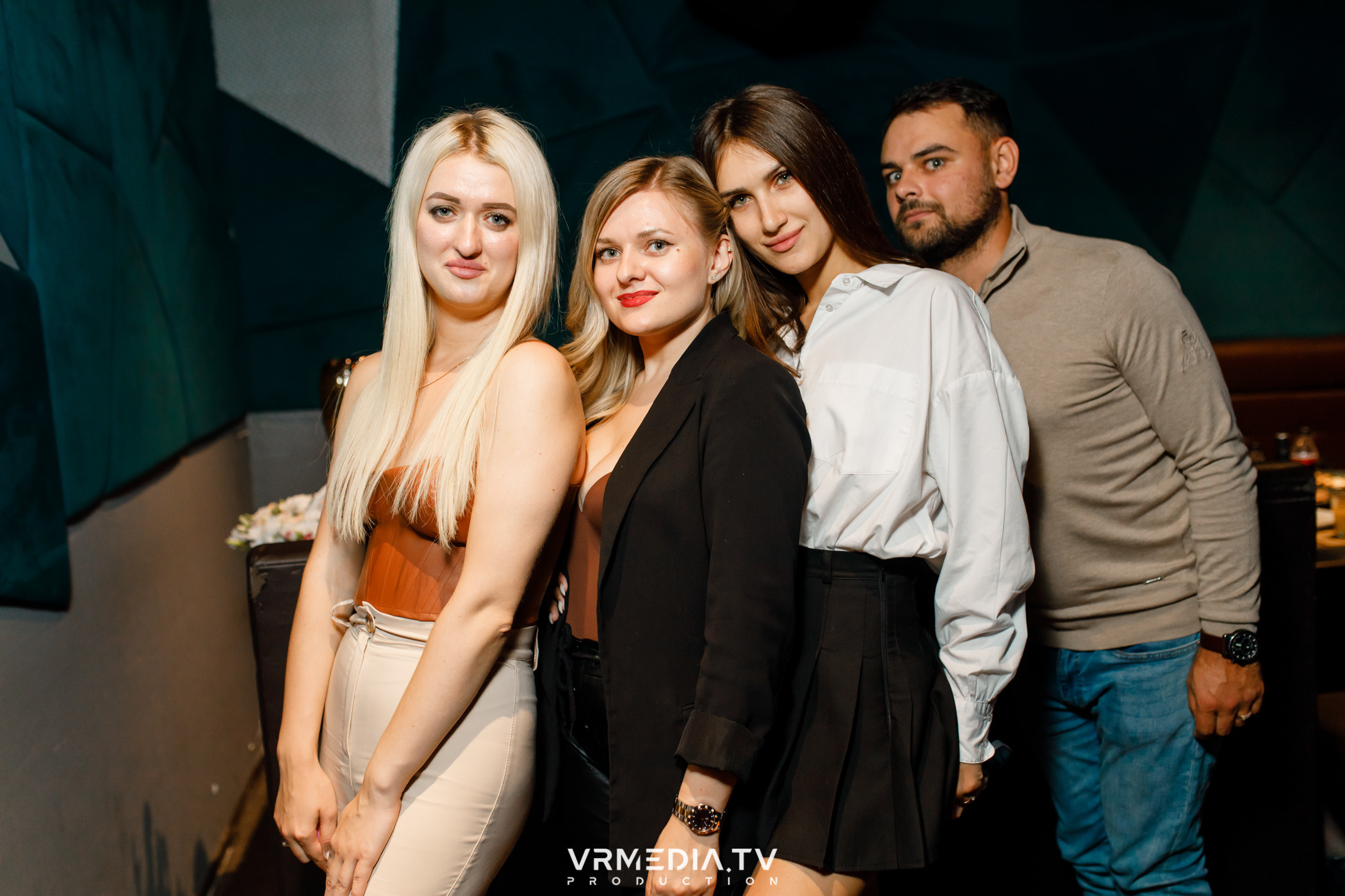 Выходные в баре «Друзья»