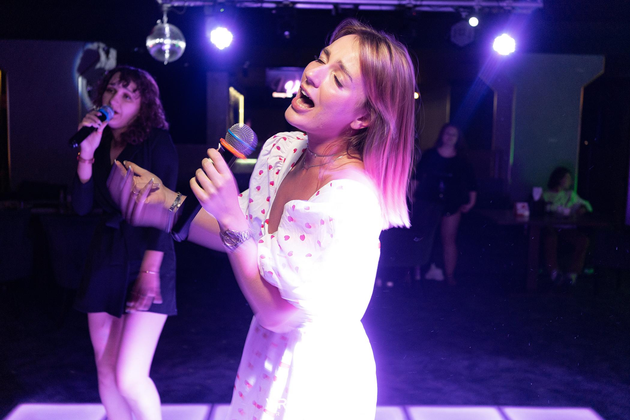 «Золотые нулевые» в караоке-баре «Volna»