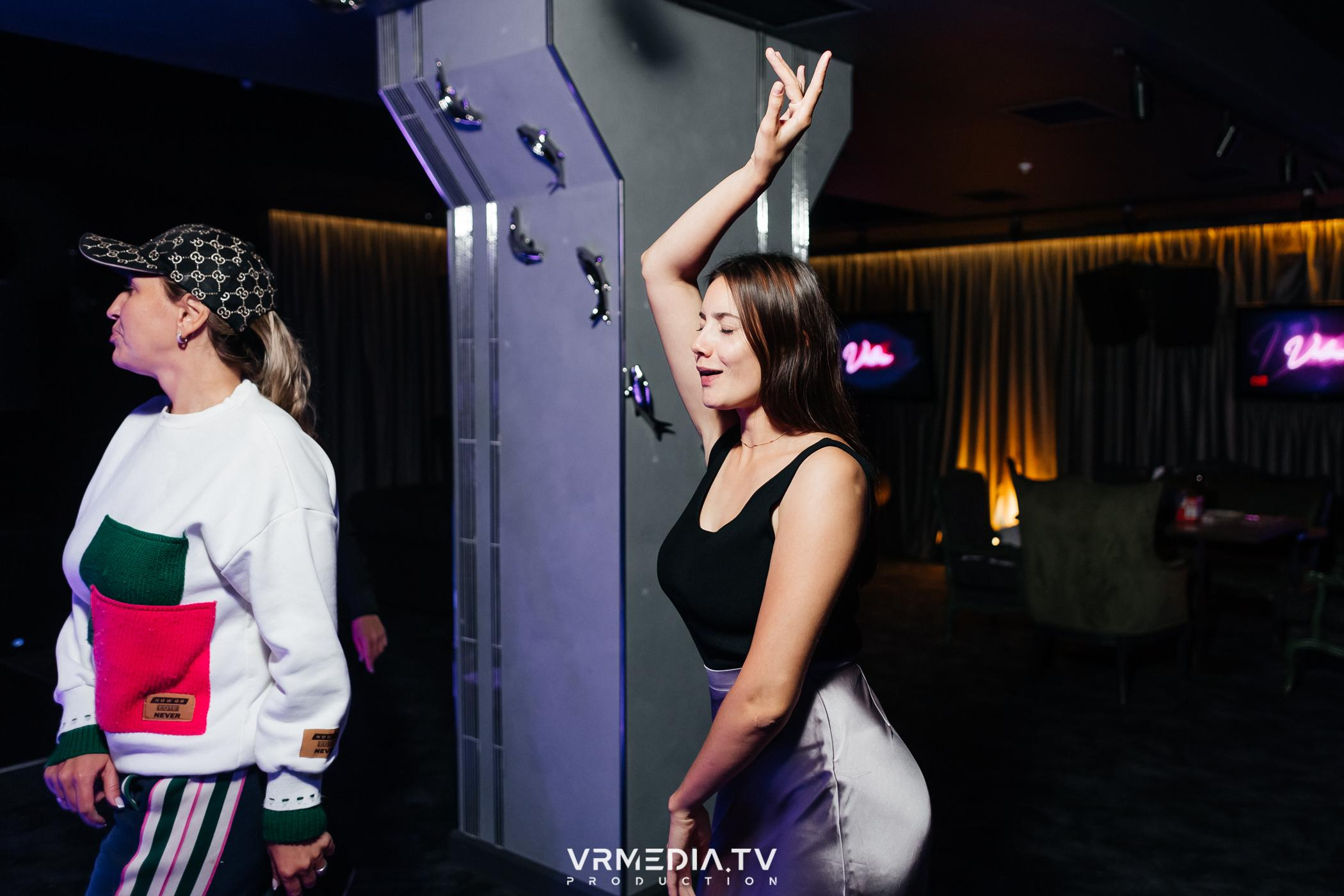 DANCE COCTAIL в караоке-баре «Volna»