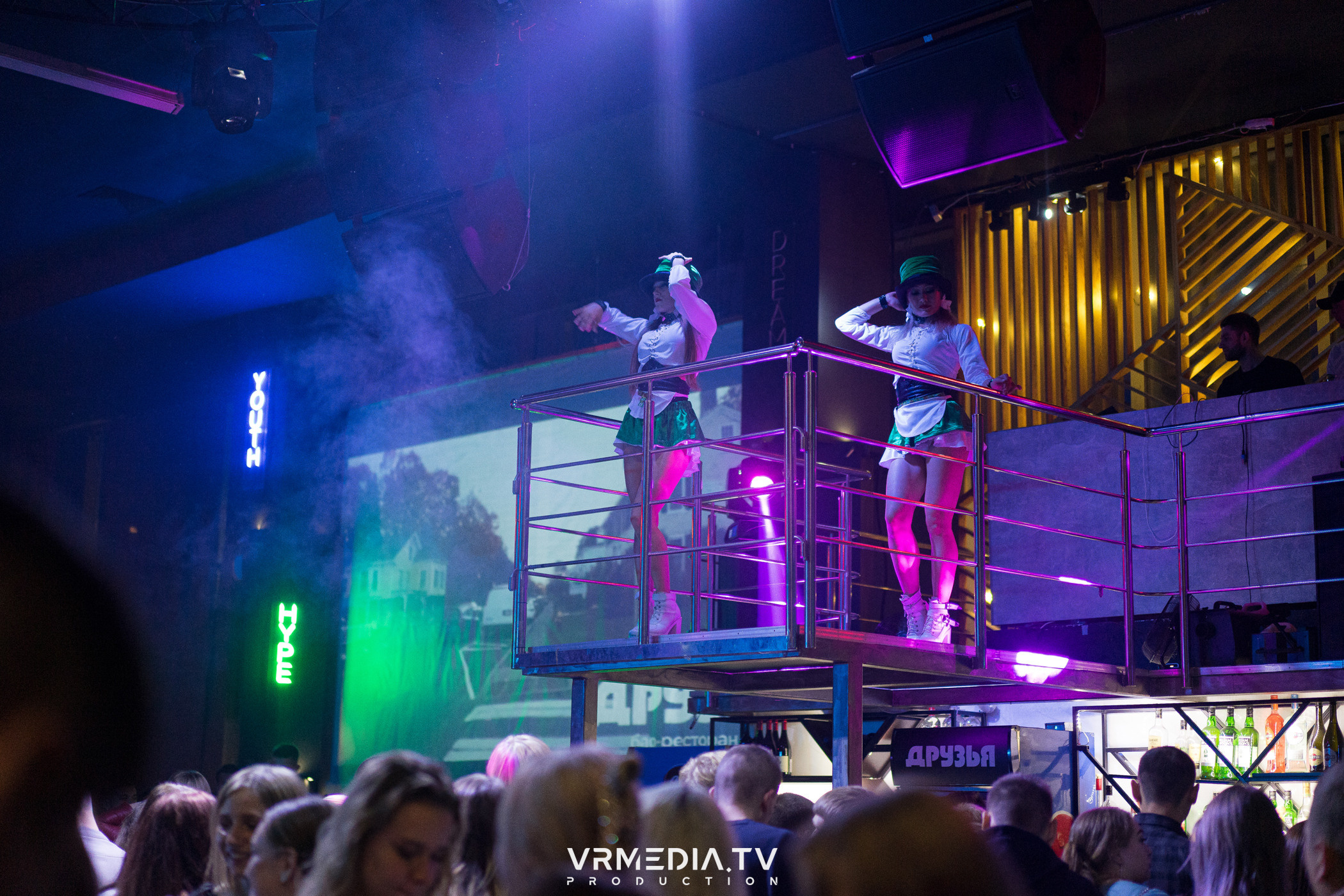 Октоберфест в баре «Друзья»