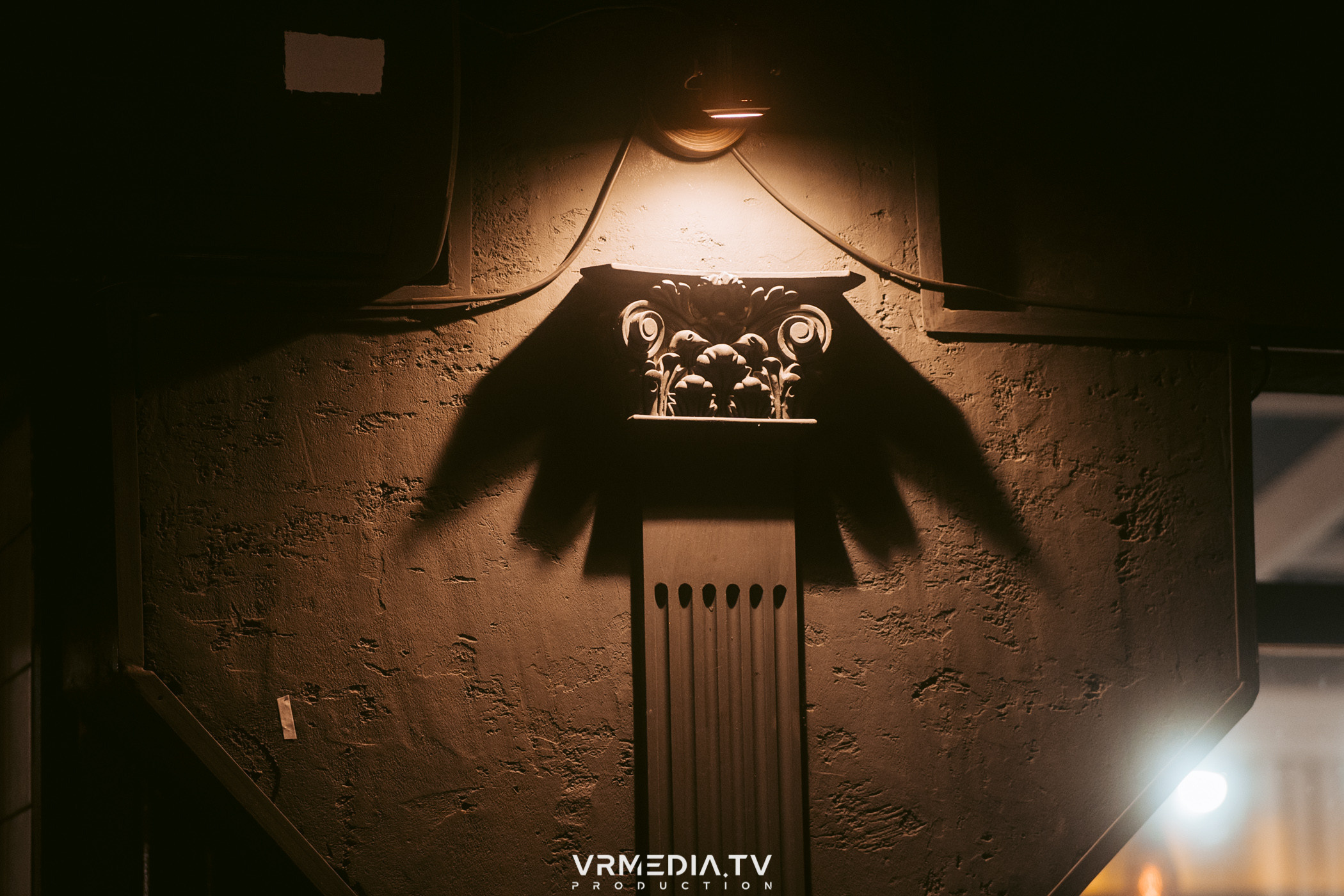 Стихи и Вино в баре «Supreme»