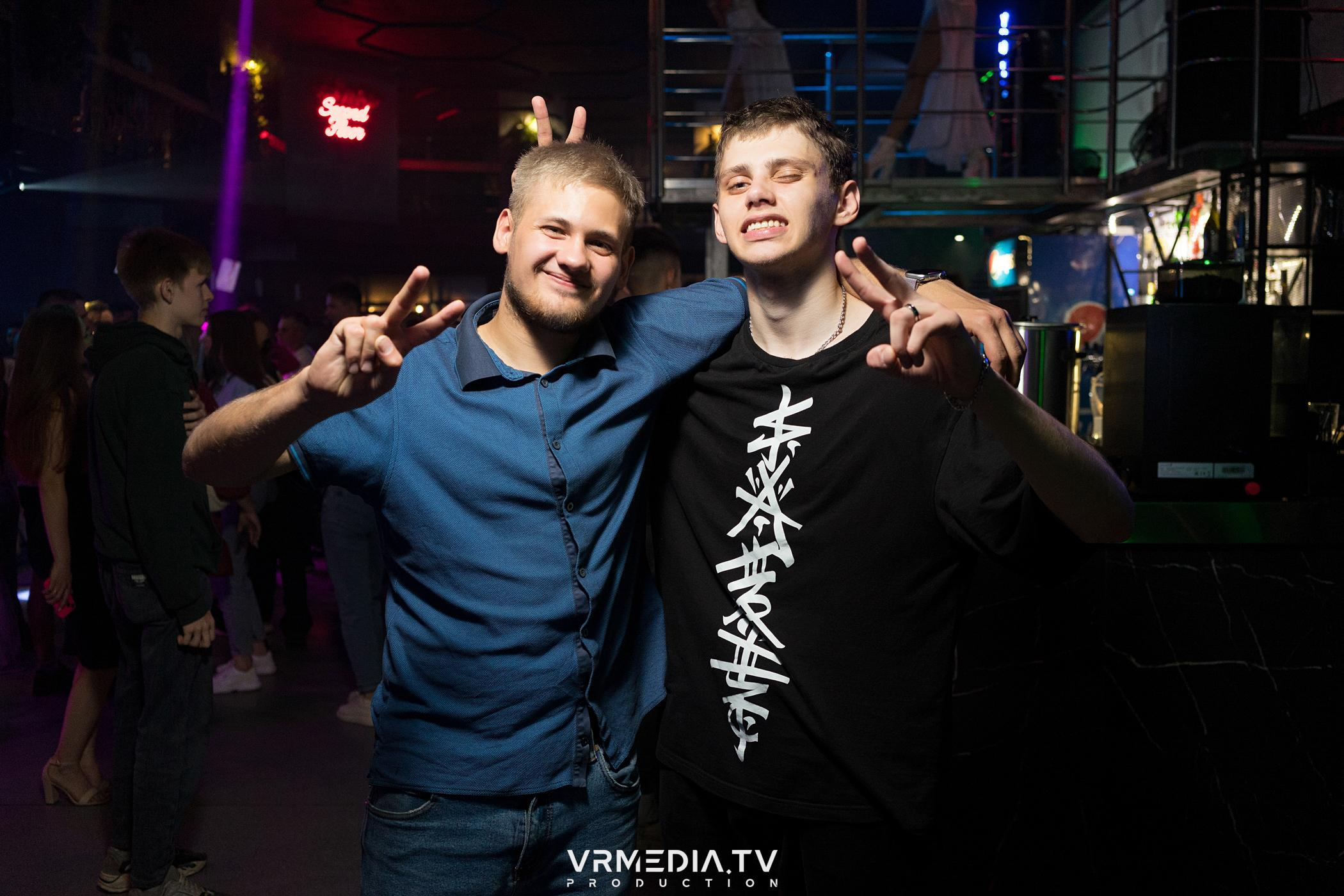 Выходные в баре «DOSKI»