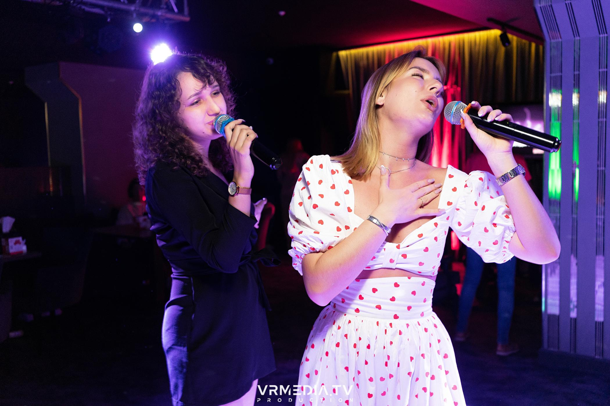 «Золотые нулевые» в караоке-баре «Volna»