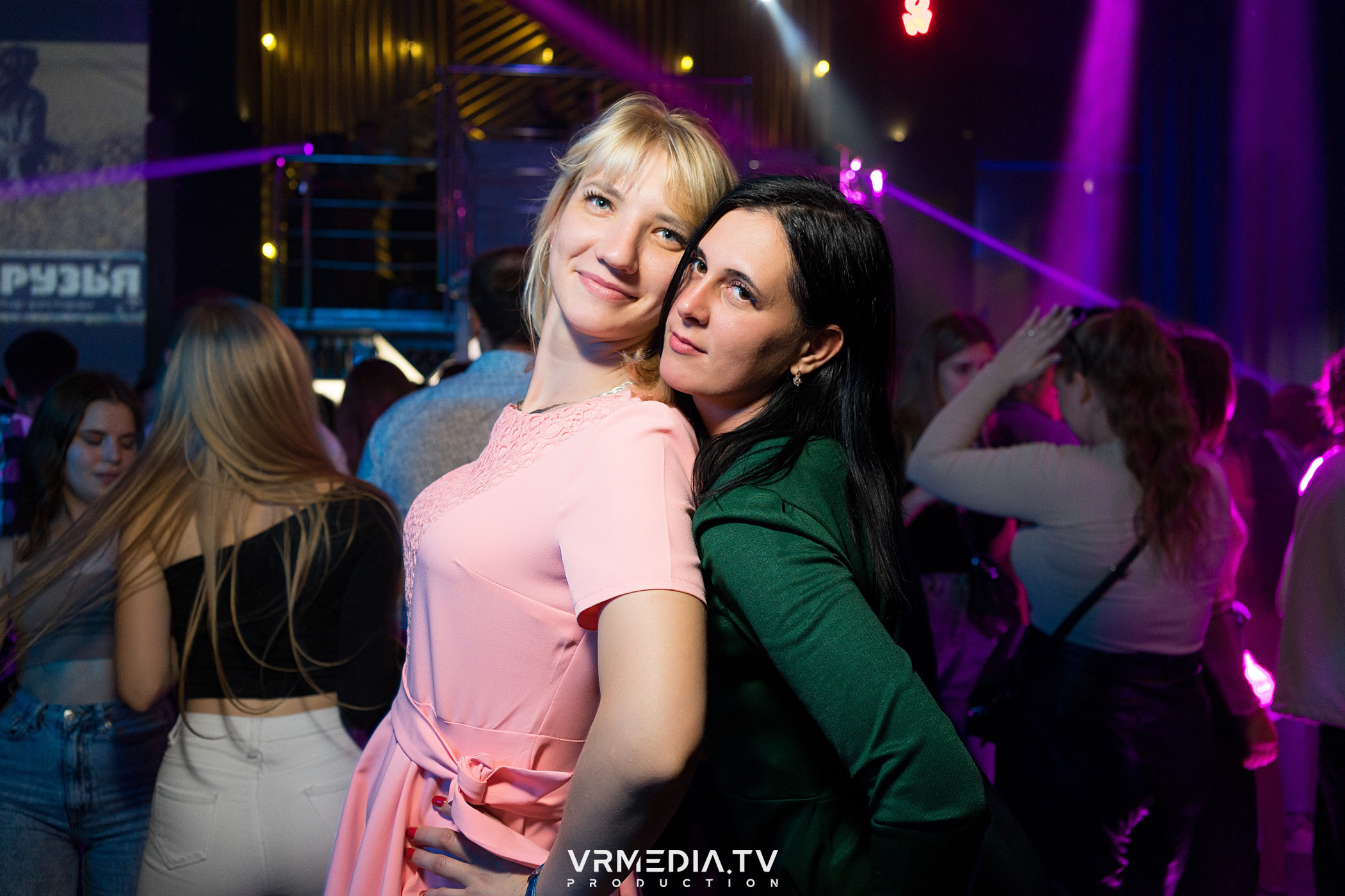 Выходные в баре «Друзья»