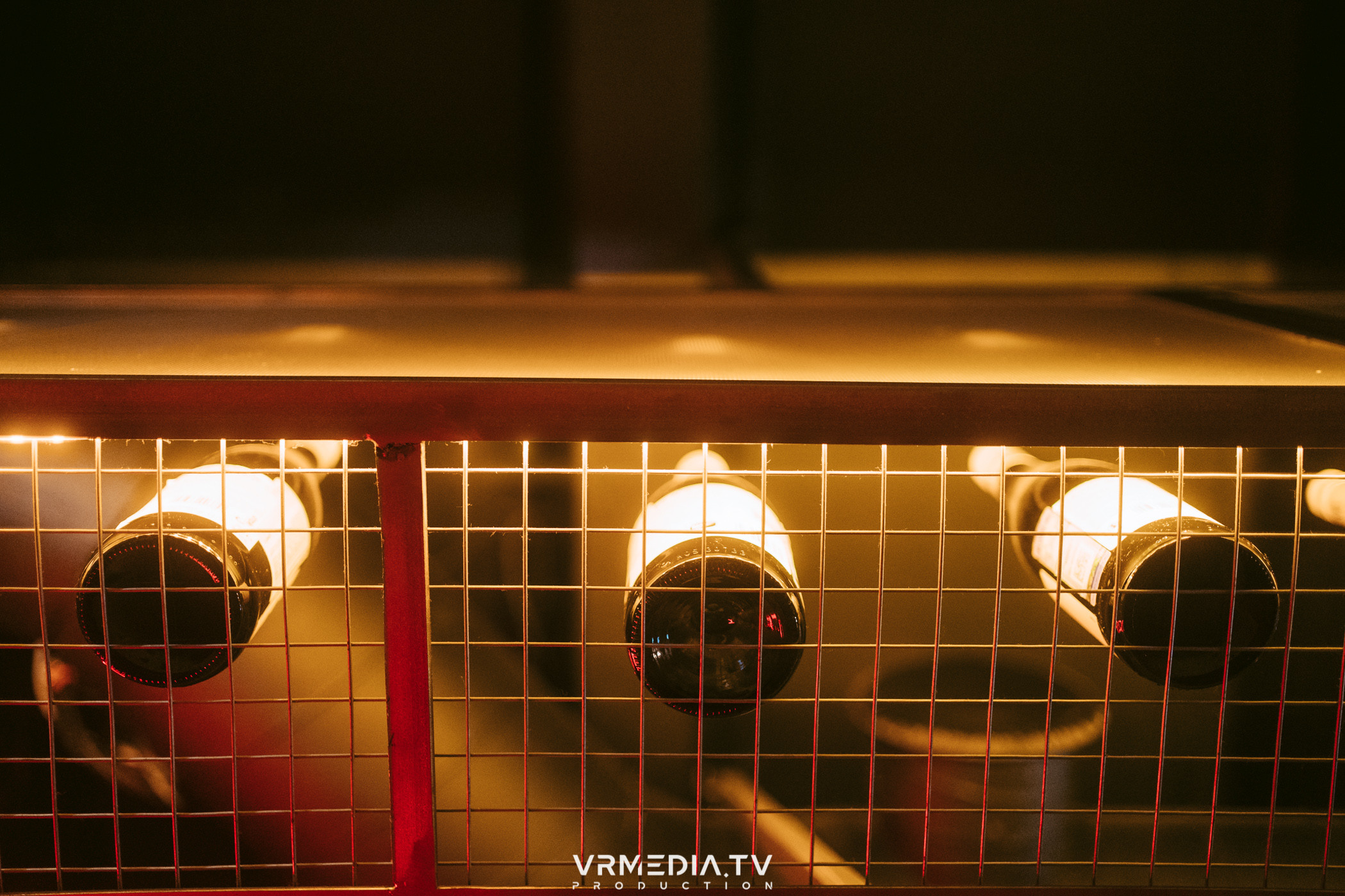 Стихи и Вино в баре «Supreme»