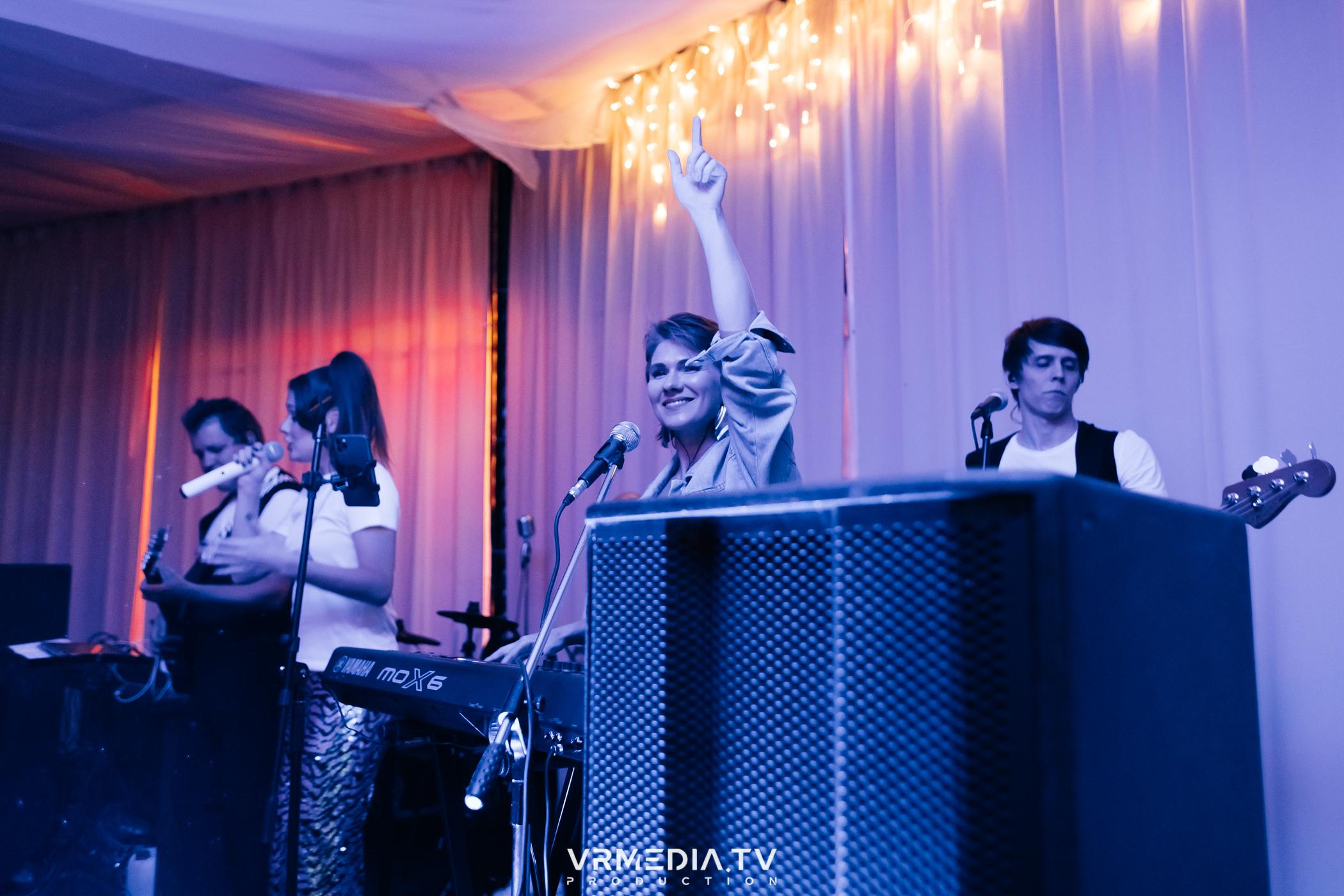 Дискотека 90-х в ресторане «Империя»