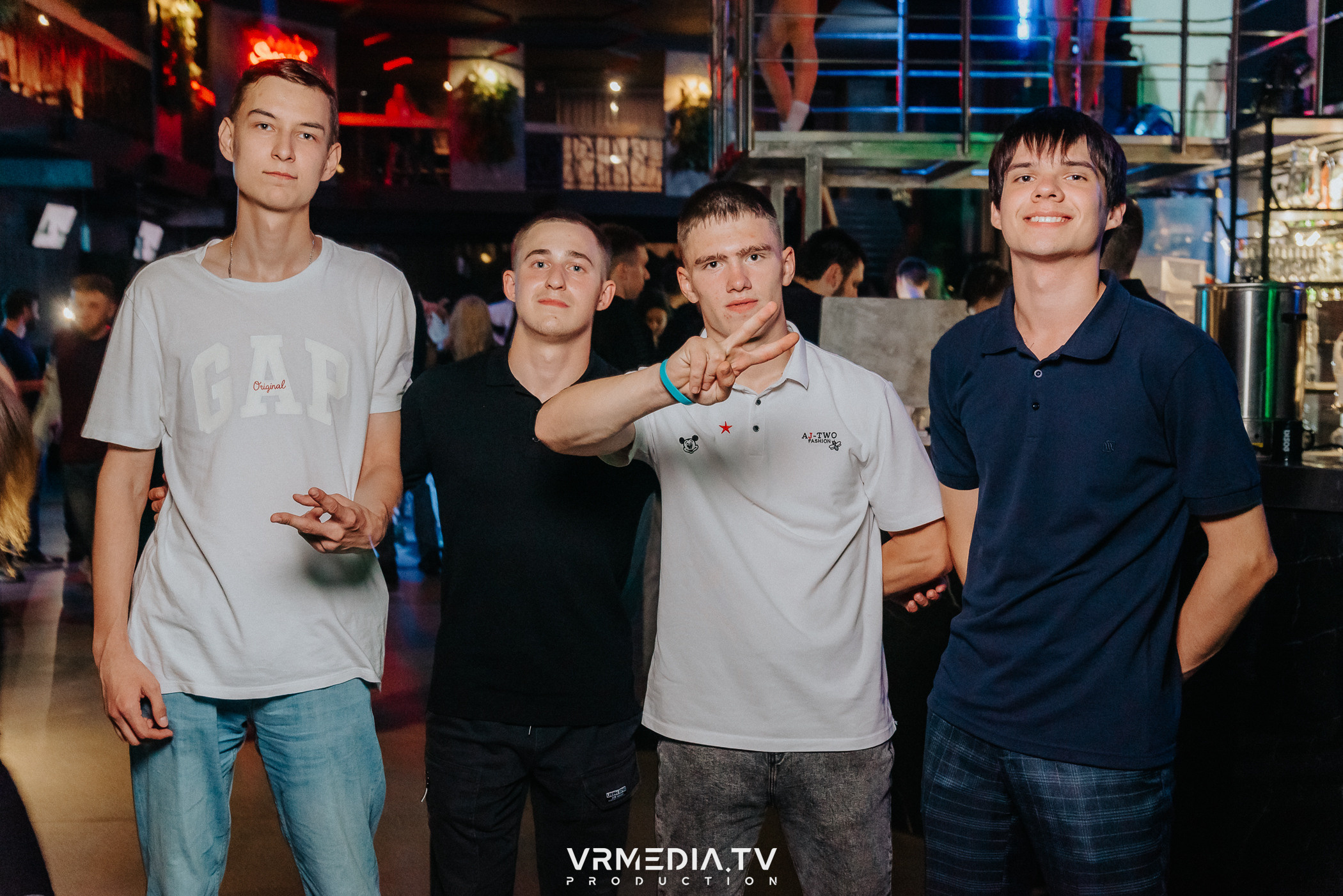 Выходные в баре «DOSKI»