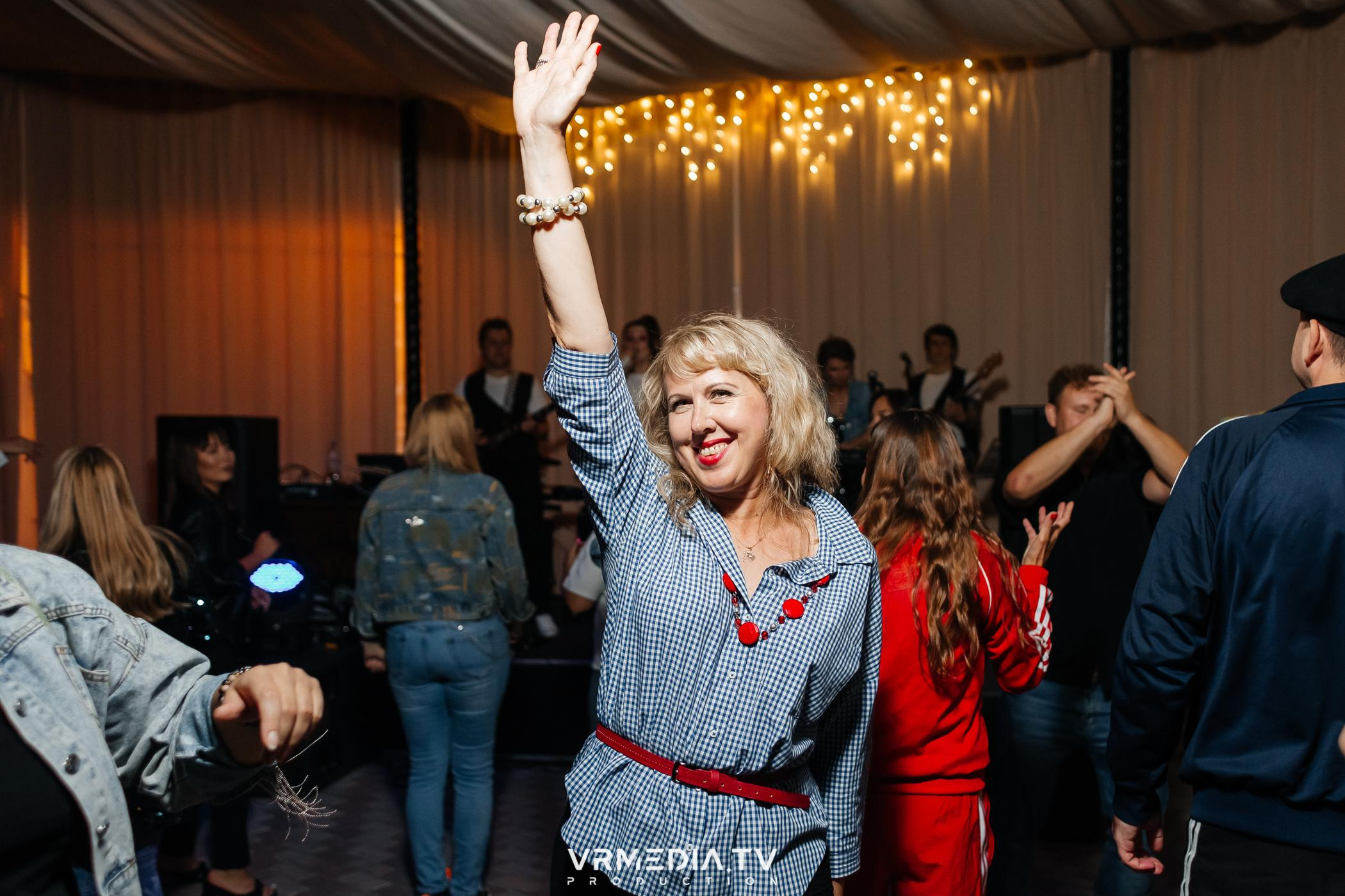 Дискотека 90-х в ресторане «Империя»