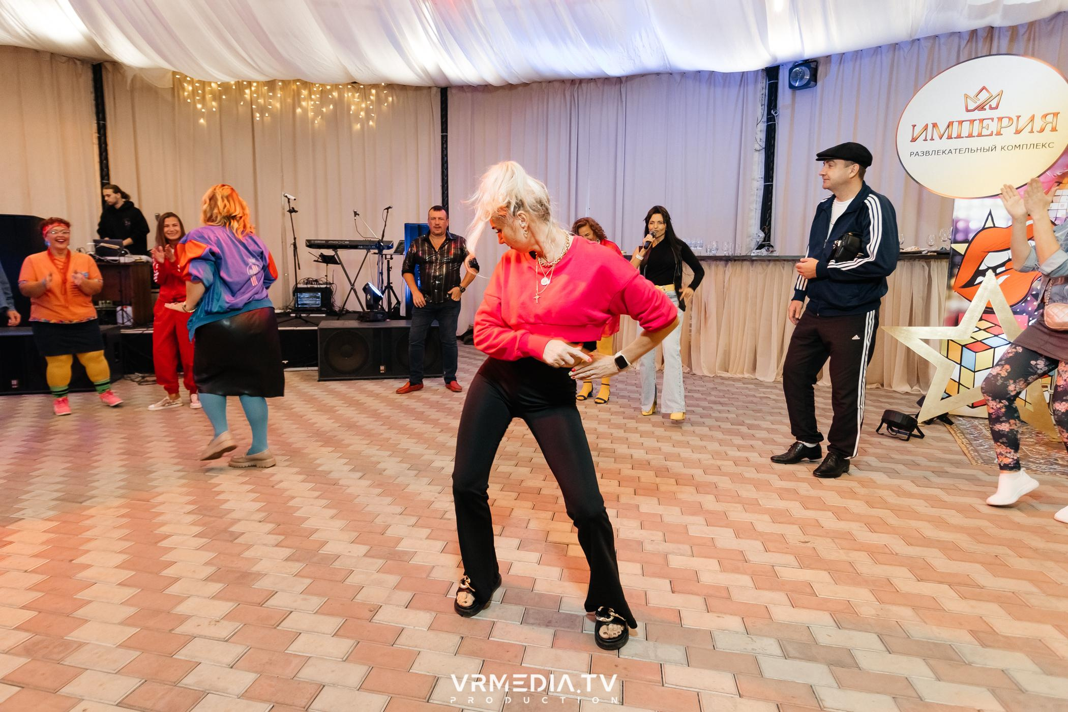 Дискотека 90-х в ресторане «Империя»