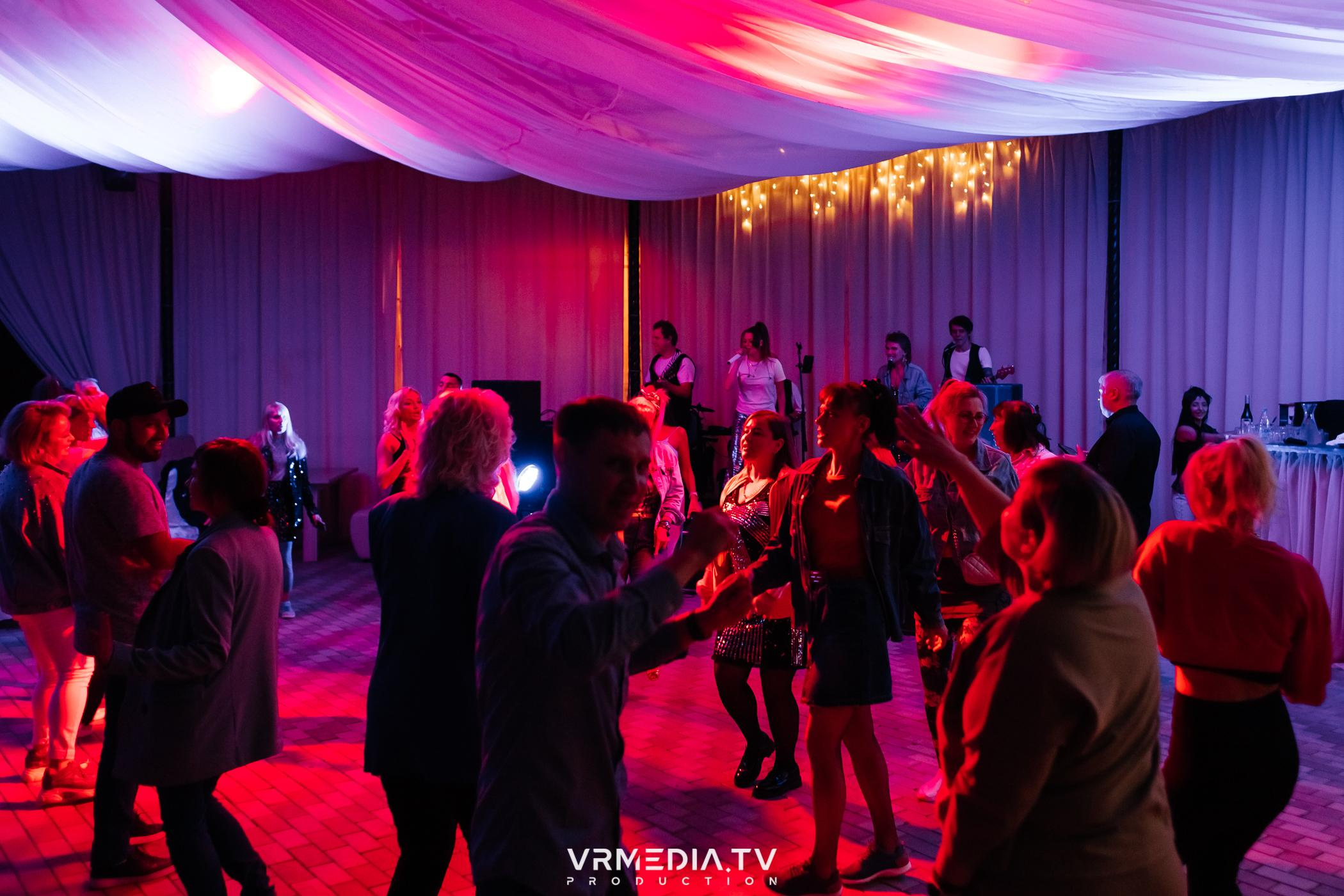 Дискотека 90-х в ресторане «Империя»