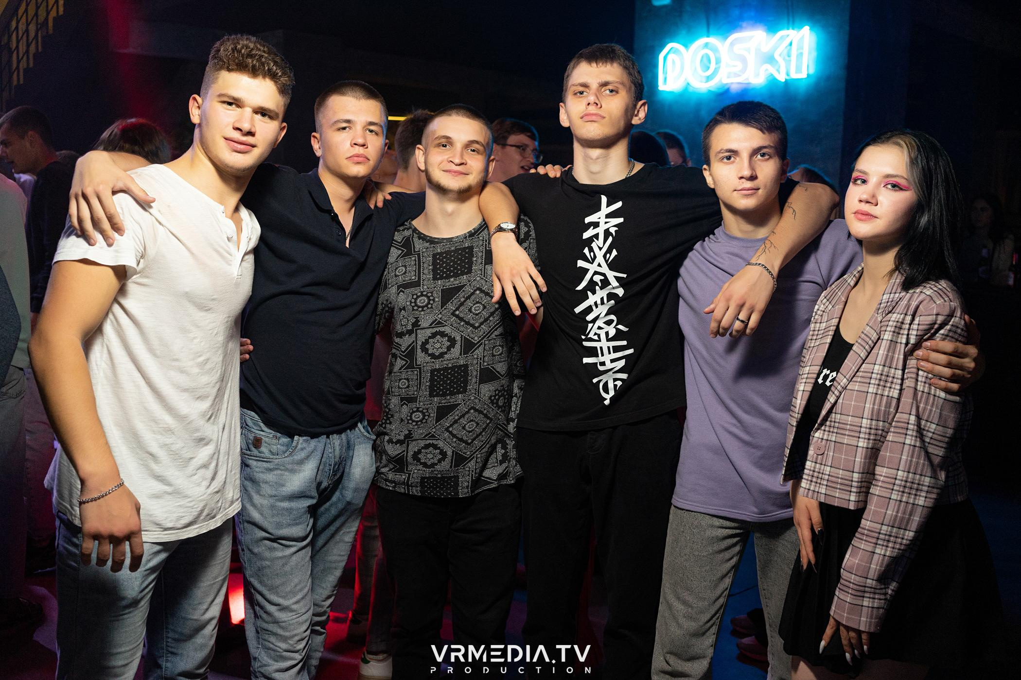 Выходные в баре «DOSKI»