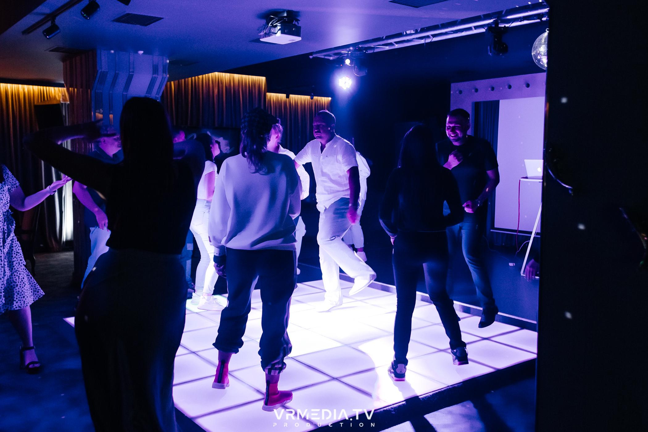 DANCE COCTAIL в караоке-баре «Volna»