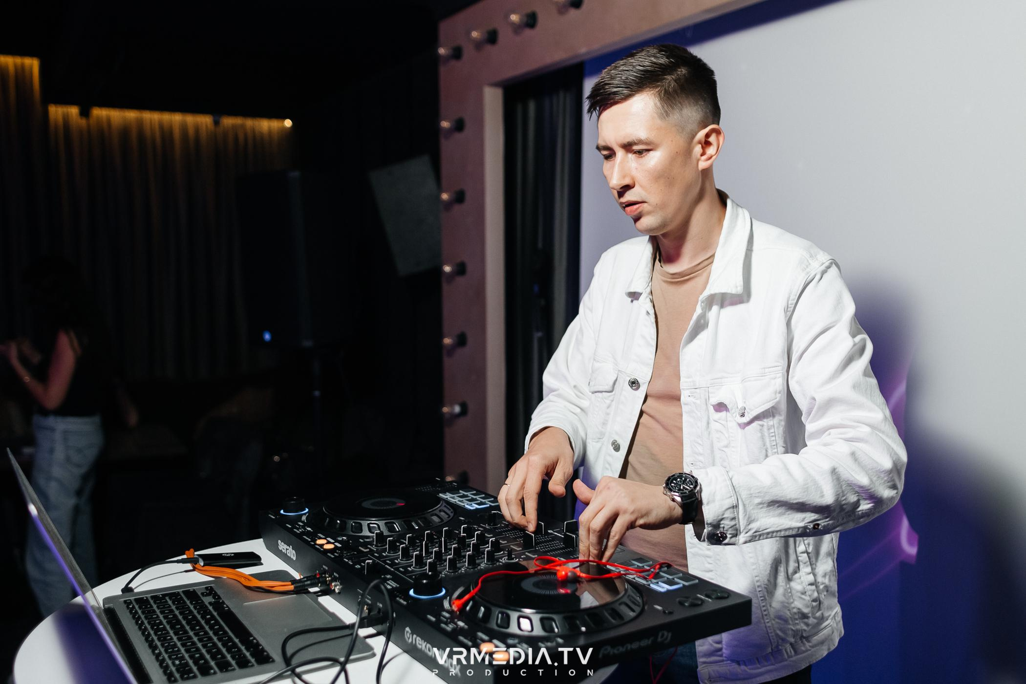 DANCE COCTAIL в караоке-баре «Volna»