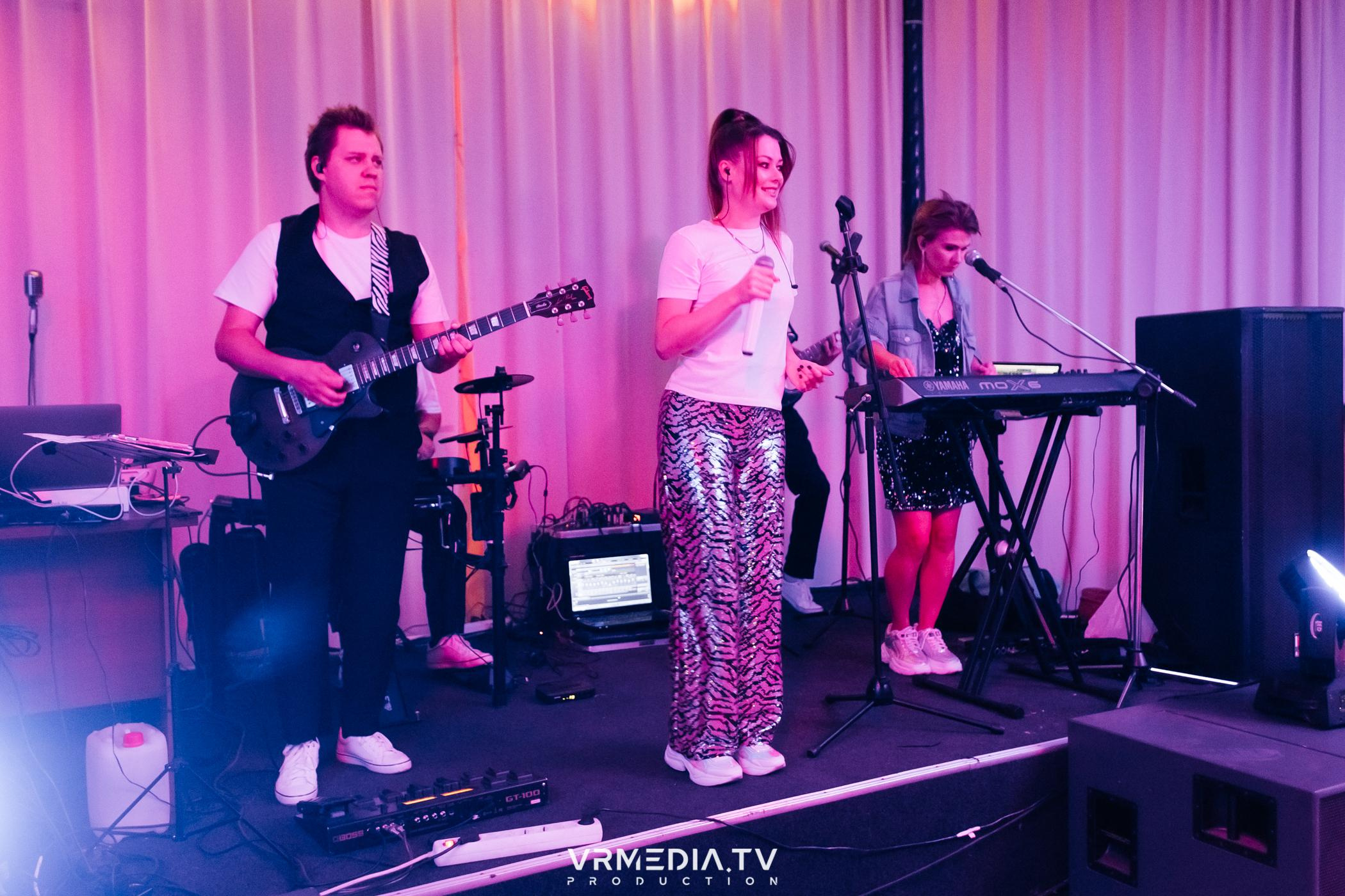 Дискотека 90-х в ресторане «Империя»