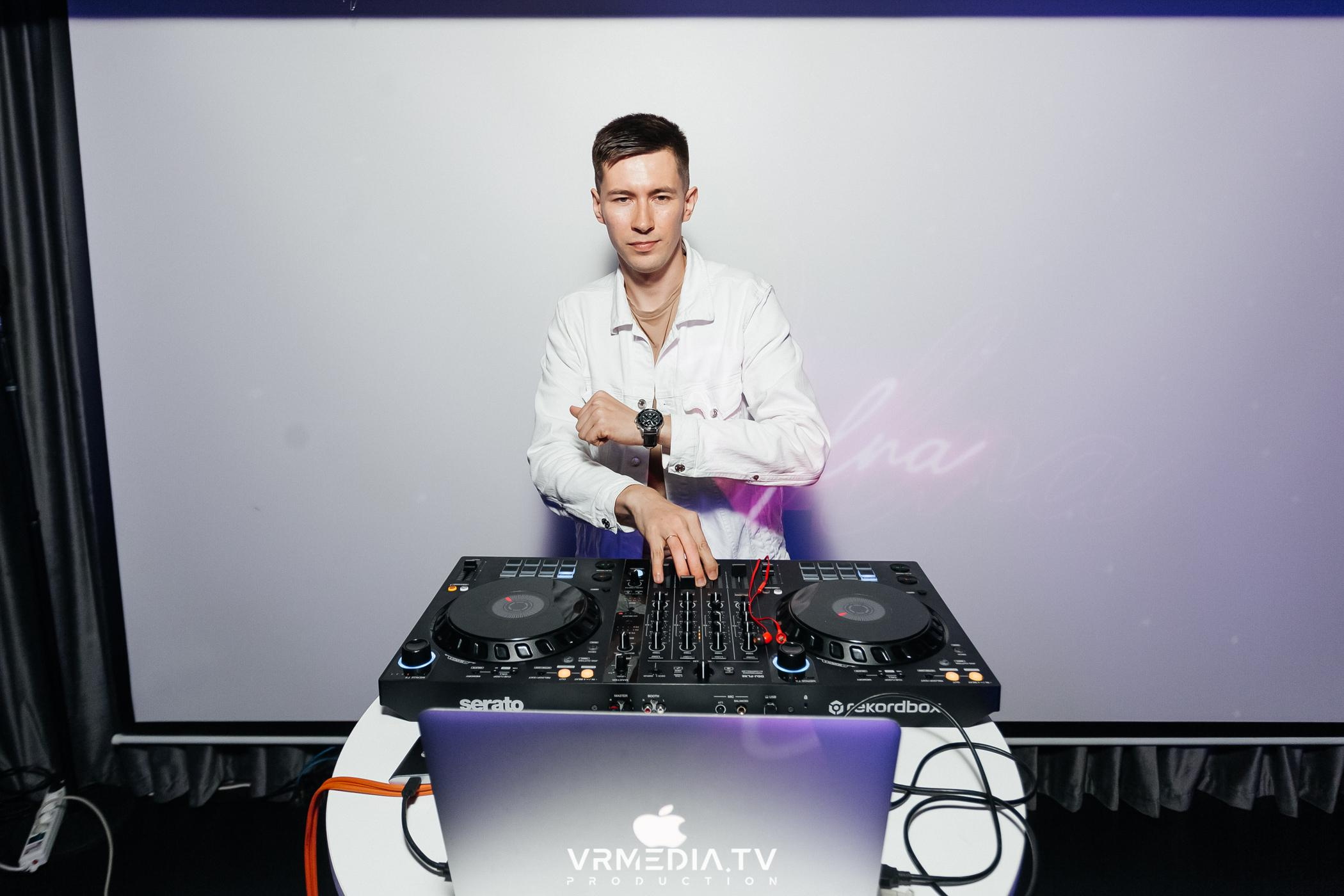 DANCE COCTAIL в караоке-баре «Volna»
