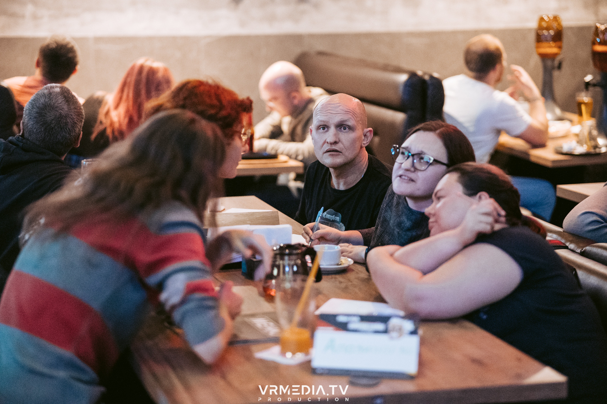 Эйнштейн party в баре «Друзья»