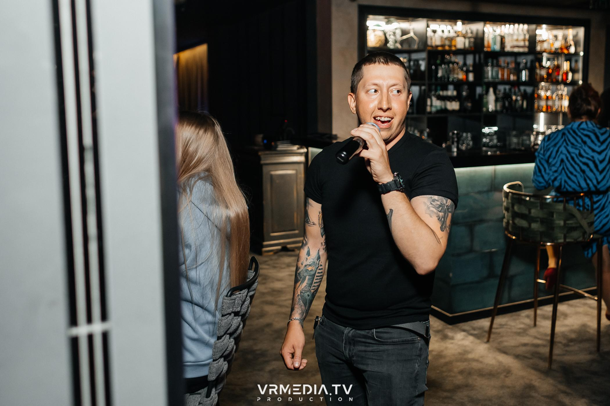 «Gentlemen show» в караоке-баре «Volna»