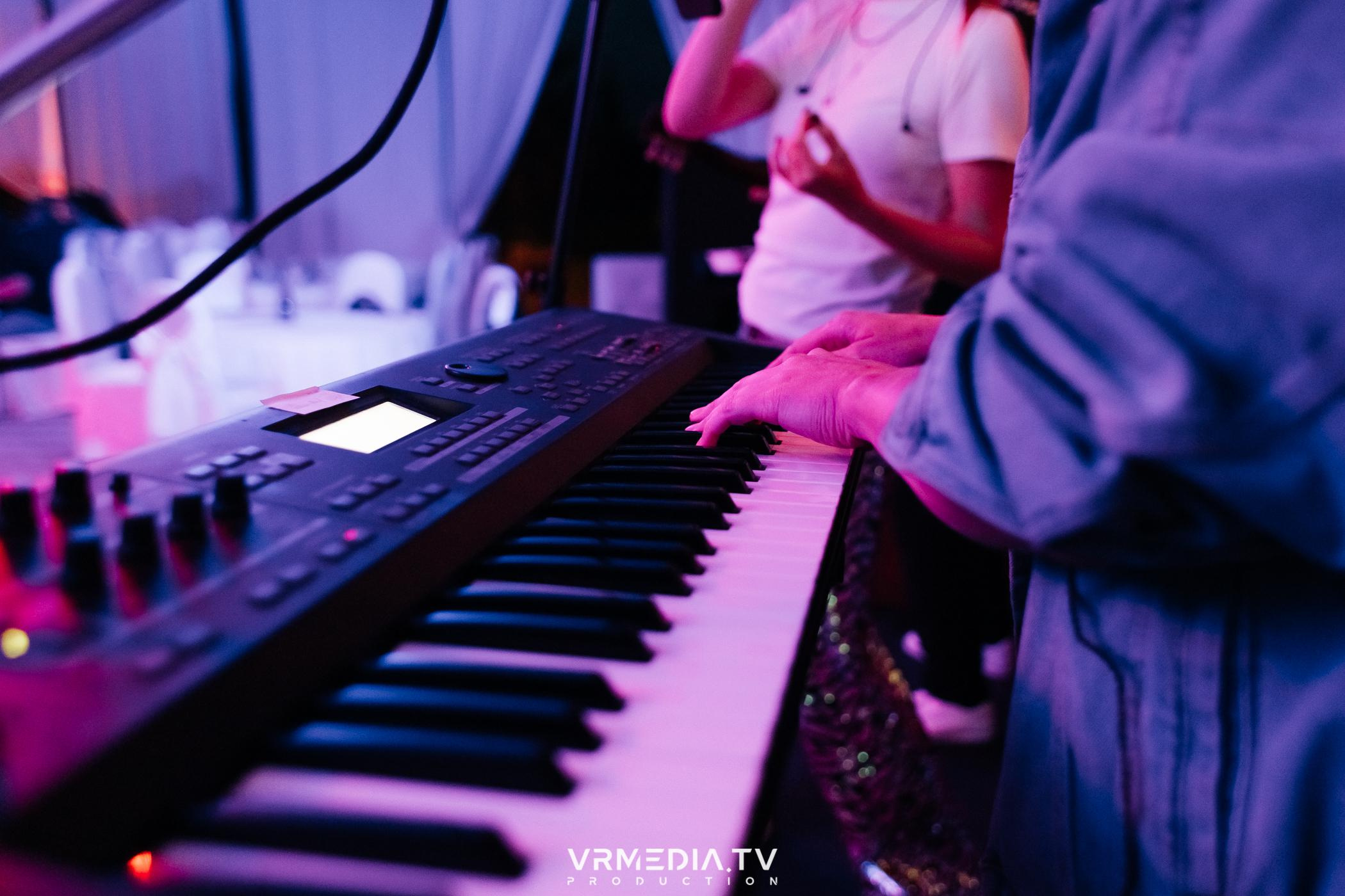 Дискотека 90-х в ресторане «Империя»