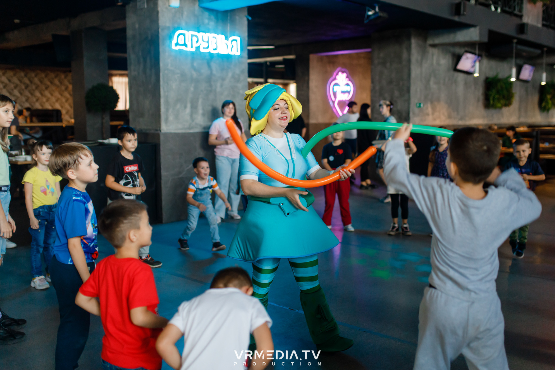 Baby time в баре «Друзья»