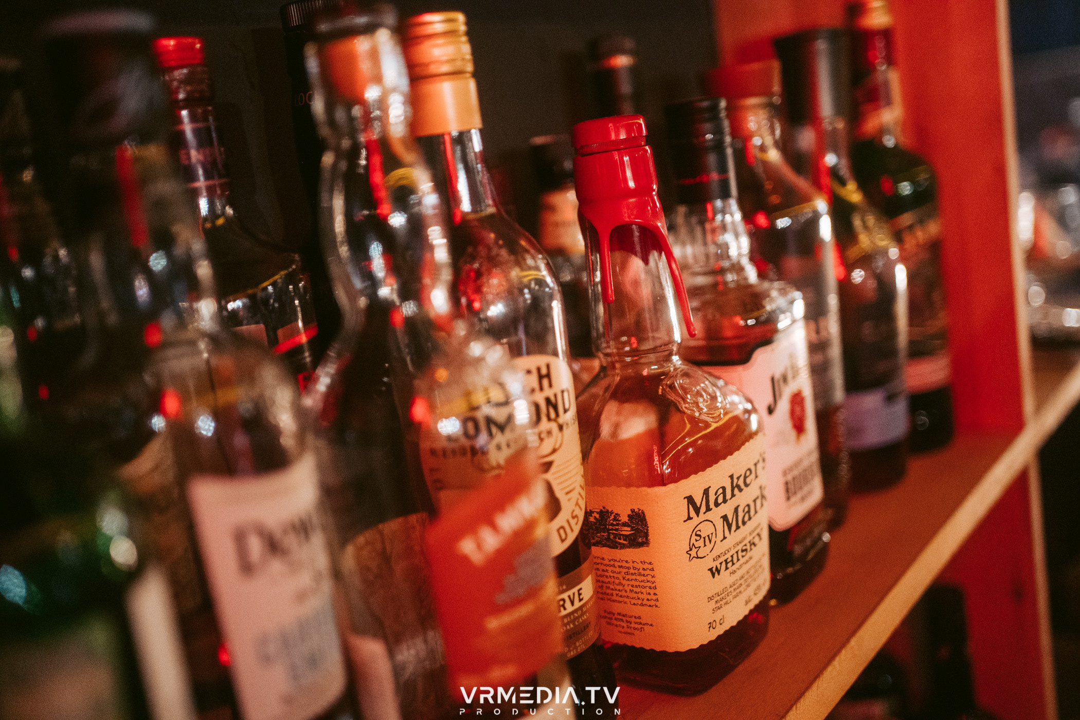 Стихи и Вино в баре «Supreme»