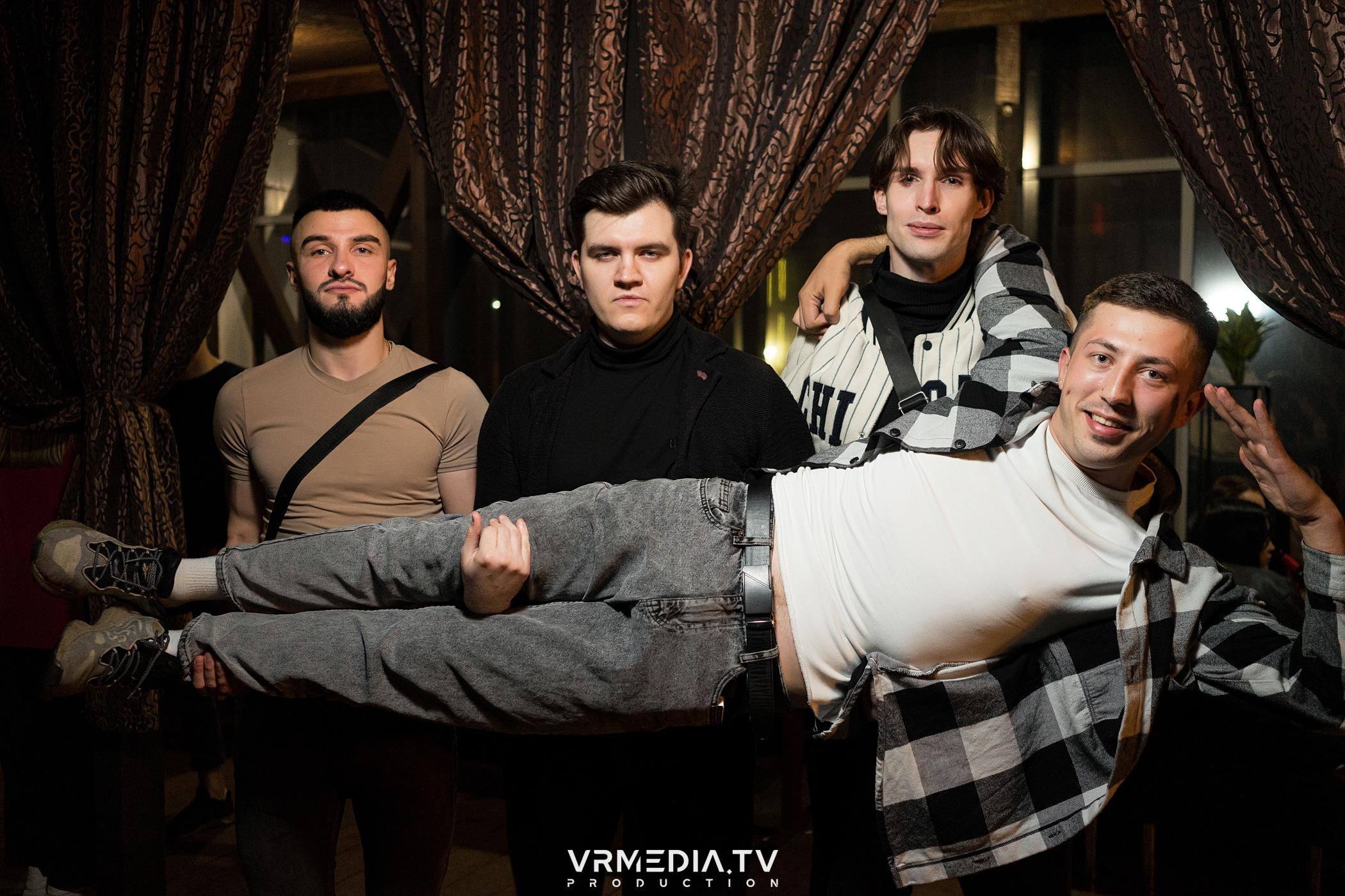 Выходные в баре «DOSKI»