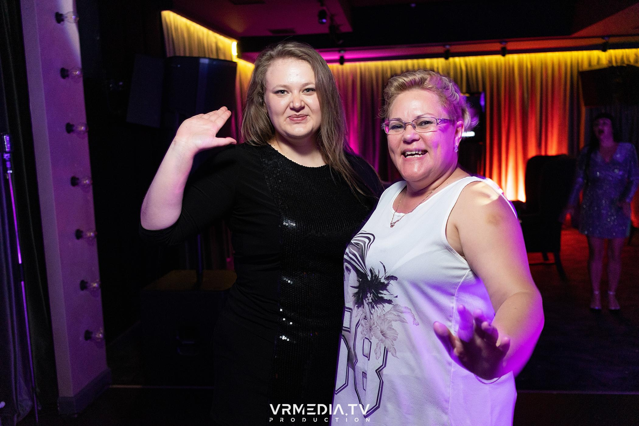 «Золотые нулевые» в караоке-баре «Volna»