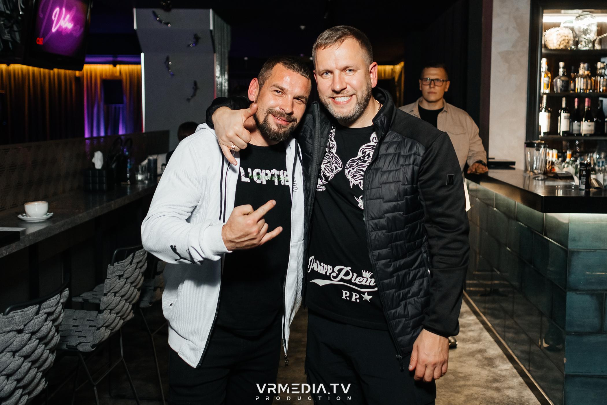 «Gentlemen show» в караоке-баре «Volna»