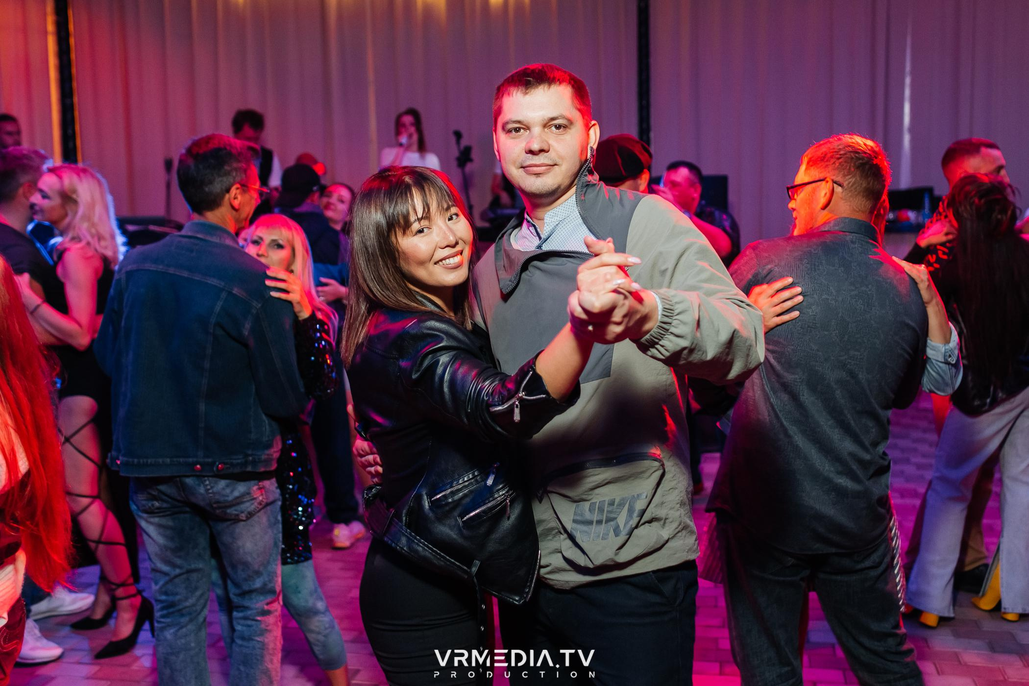 Дискотека 90-х в ресторане «Империя»