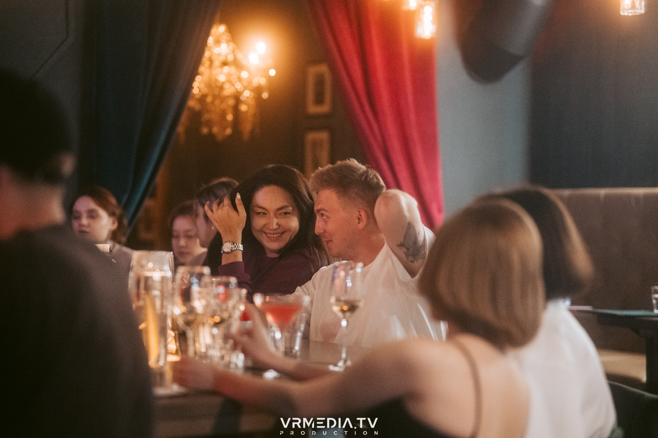 Стихи и Вино в баре «Supreme»