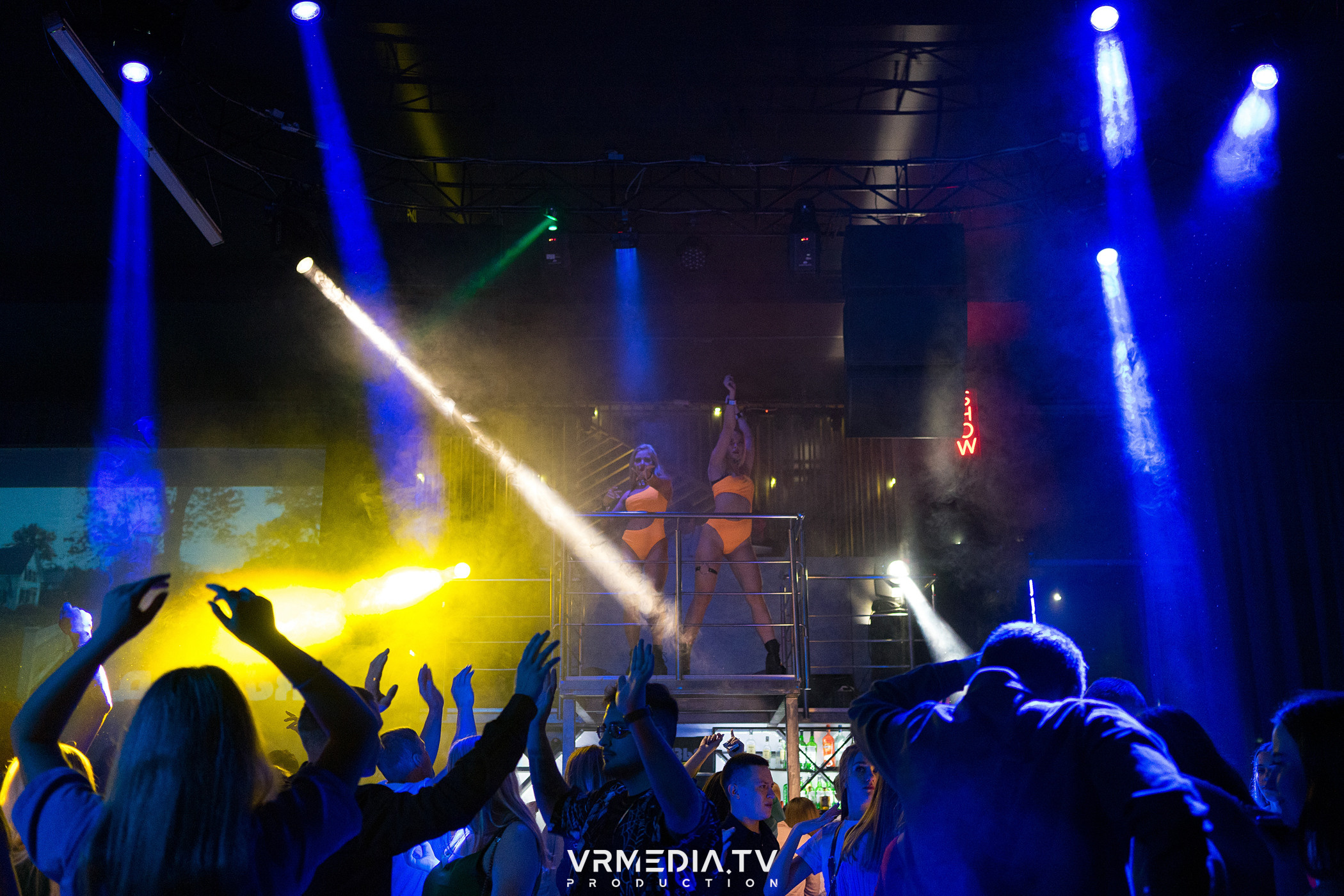 Выходные в баре «Друзья»