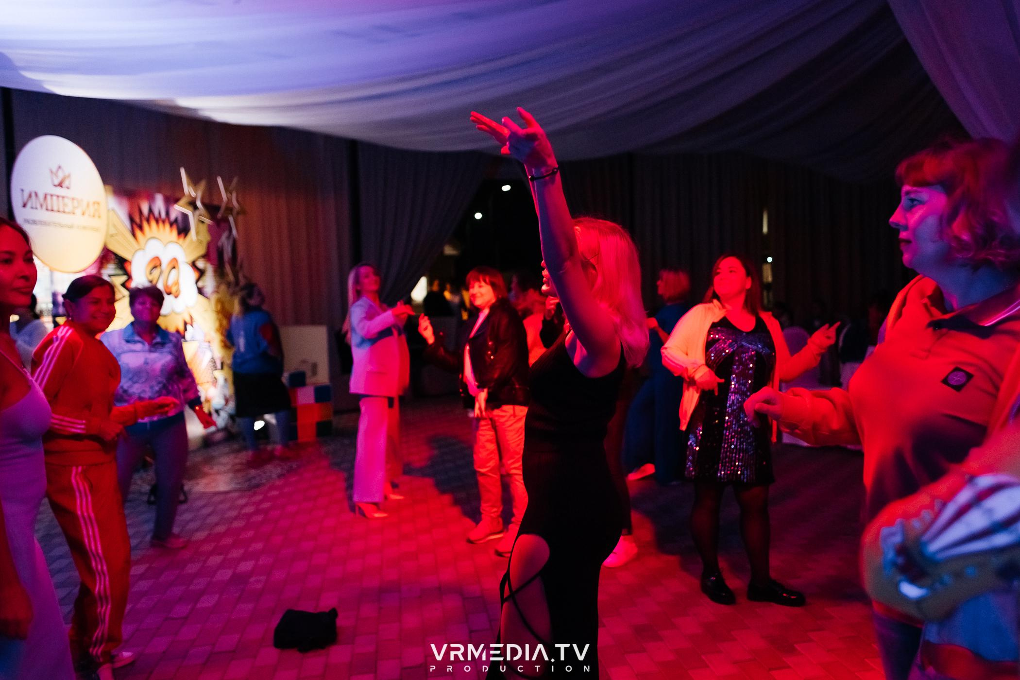 Дискотека 90-х в ресторане «Империя»