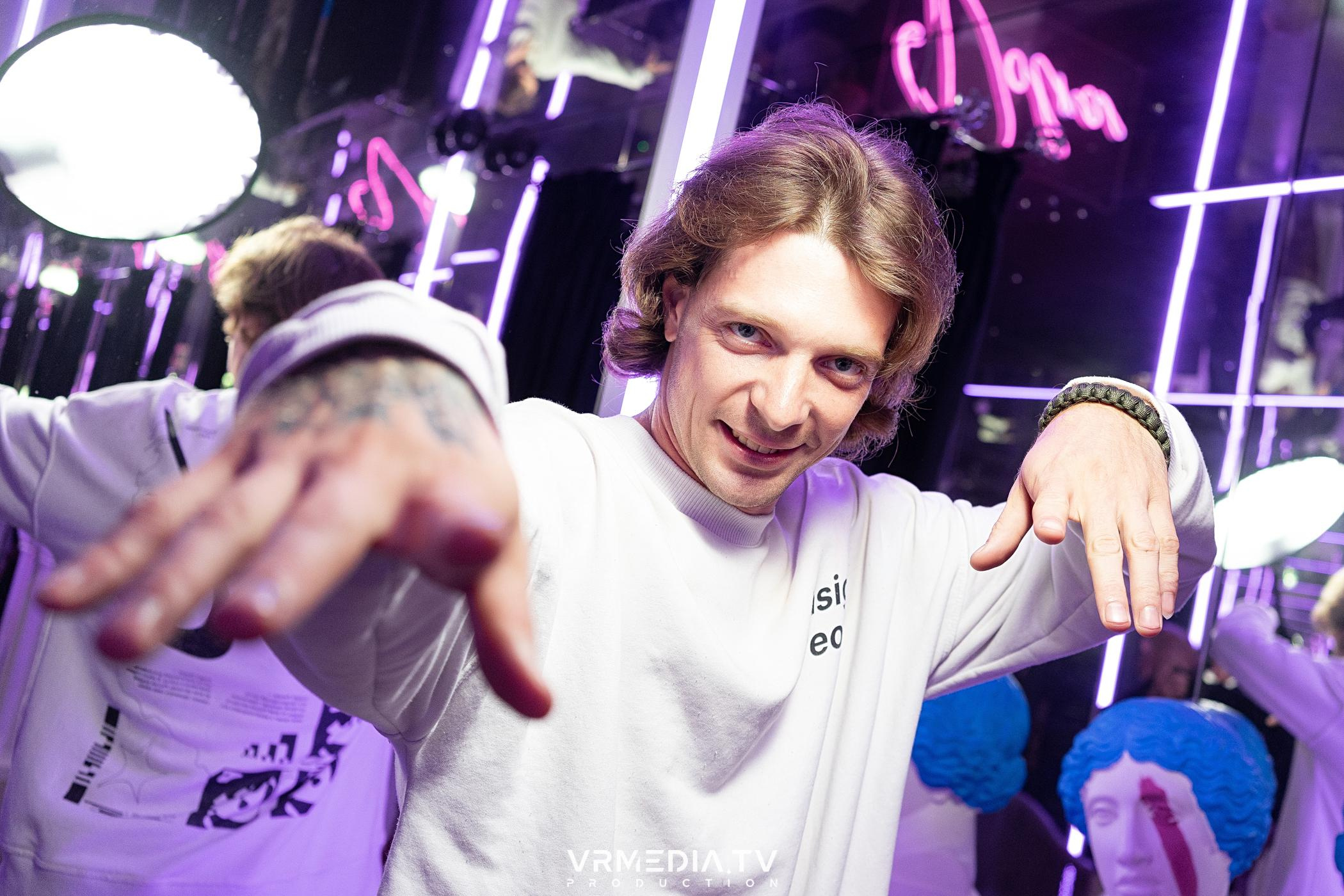 «Золотые нулевые» в караоке-баре «Volna»