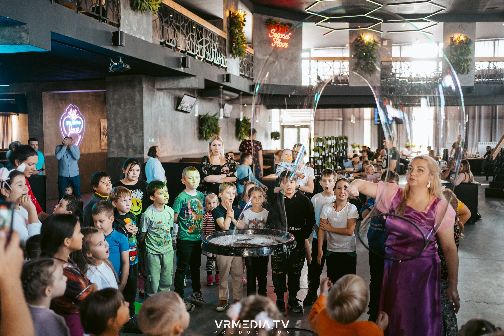 Baby time в баре «Друзья»